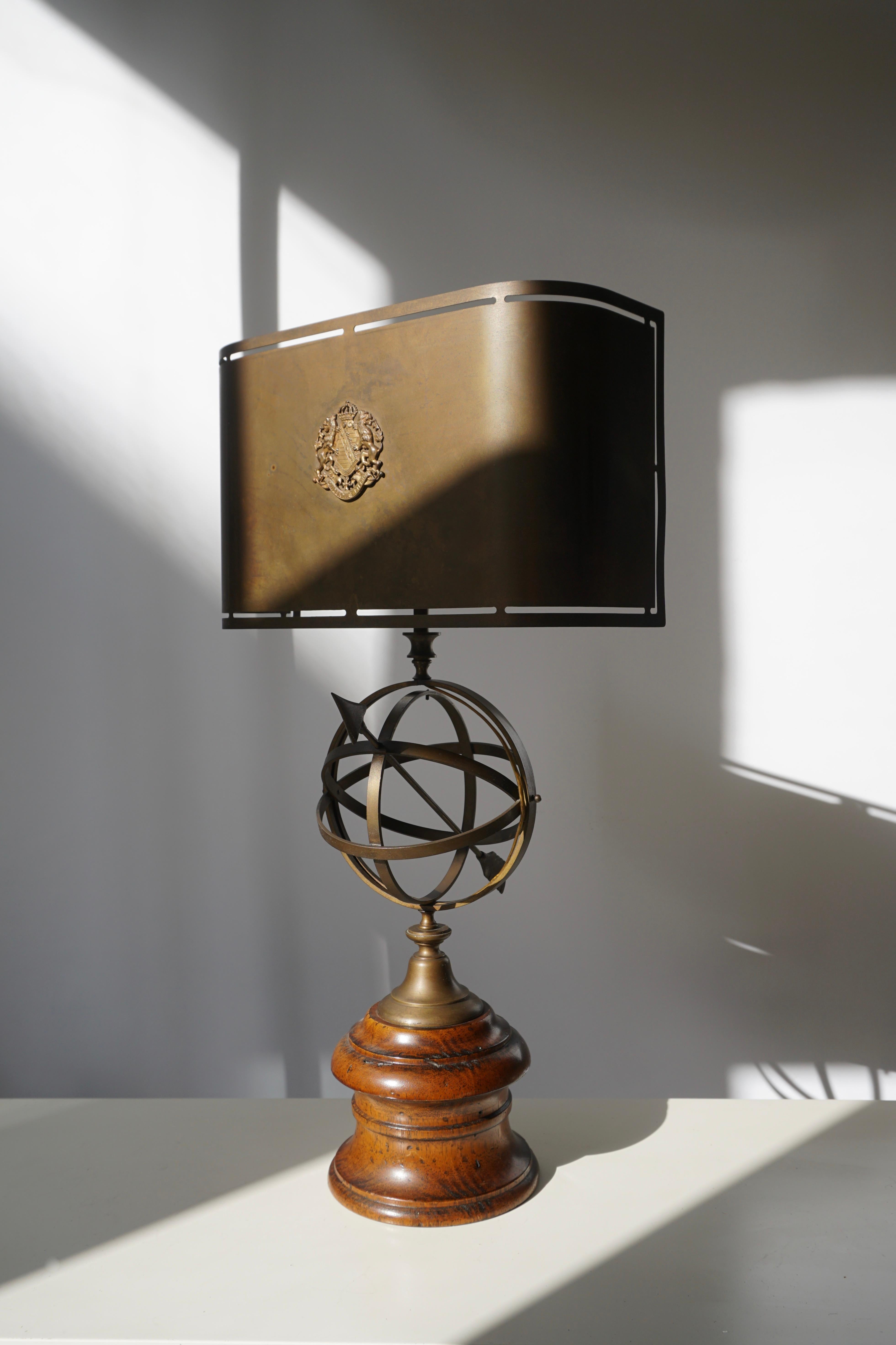 Vintage table lamp with a wooden base and centre in solid brass with a sundial. The shade which is original is also made of patinated brass. Has room for two standard E27 bulbs. Gives a warm glow when lit.
Measures: Height 65 cm.
Width 36