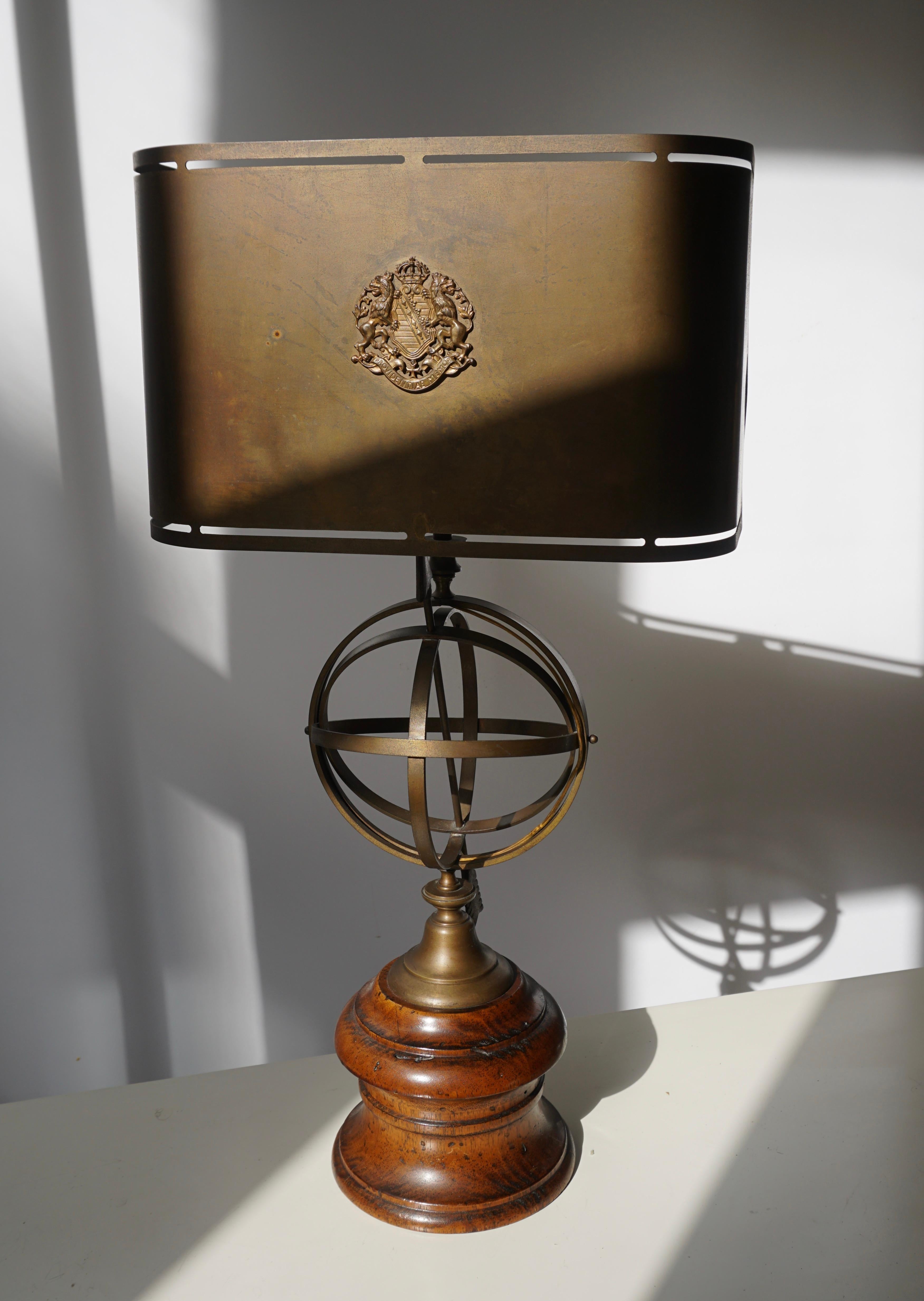 20th Century Sundial Table Lamp in Patinated Brass on Wooden Base For Sale