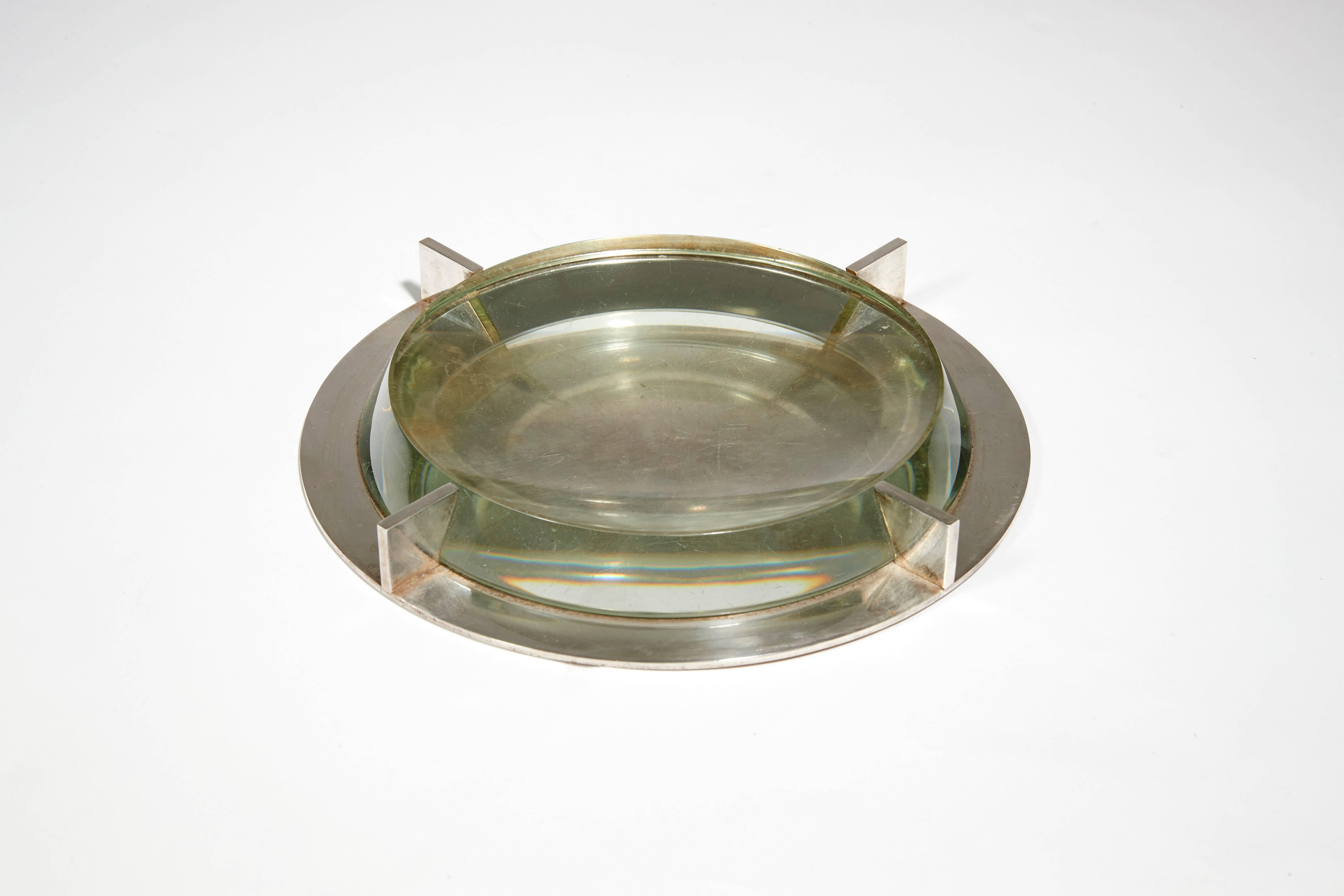 Modernist sundries tray in translucent thick glass, surrounded by a nickel-plated metal framework with four fixing brackets on a circular base. Signed with the stamp 