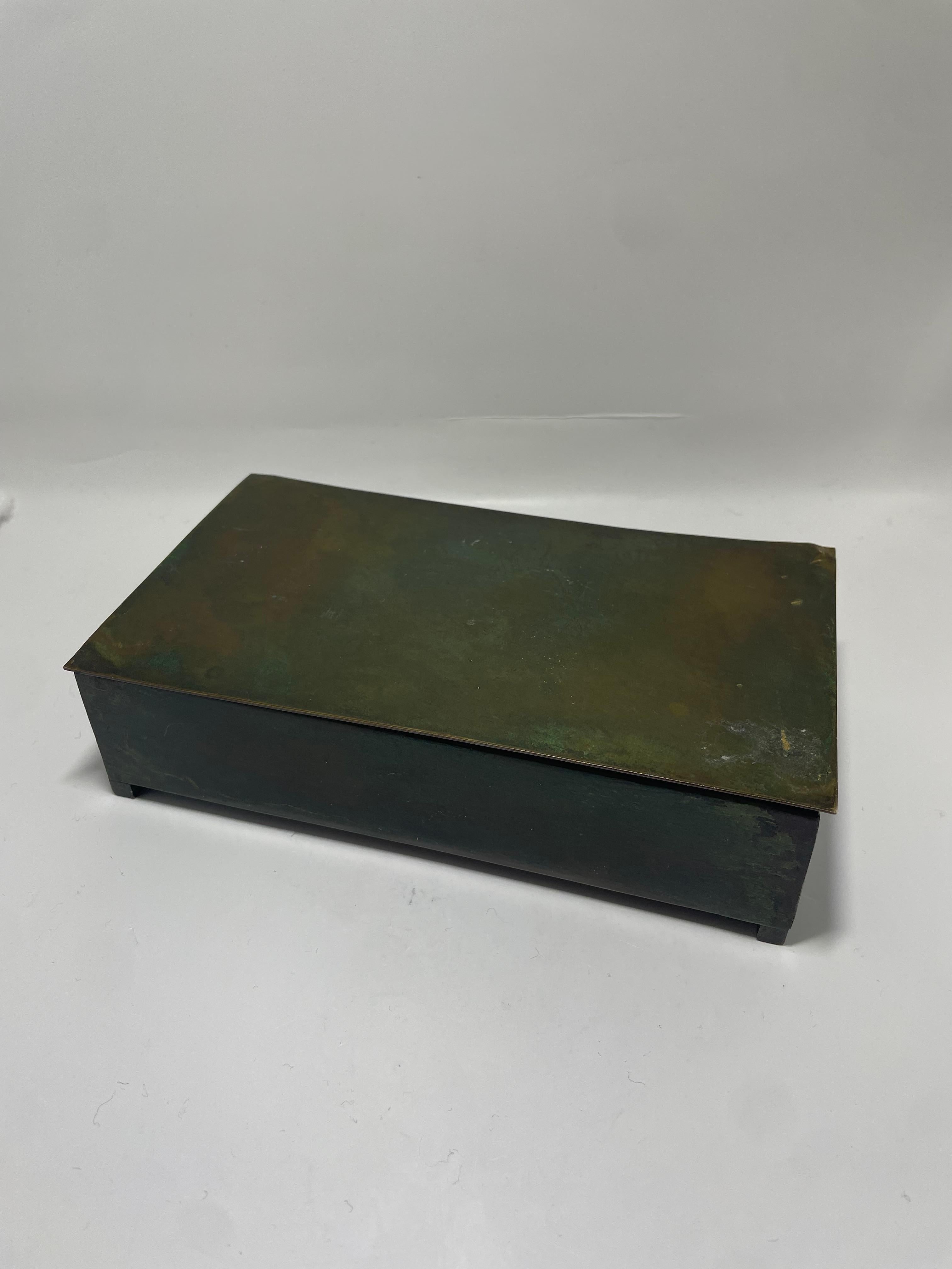 Elegant and minimalist bronze lidded box designed by Sune Bäckström for Gusum Bruk, Sweden, during the 1930s. This refined rectangular box features clean, sharp lines and a beautifully patinated surface in rich green and brown tones—hallmarks of