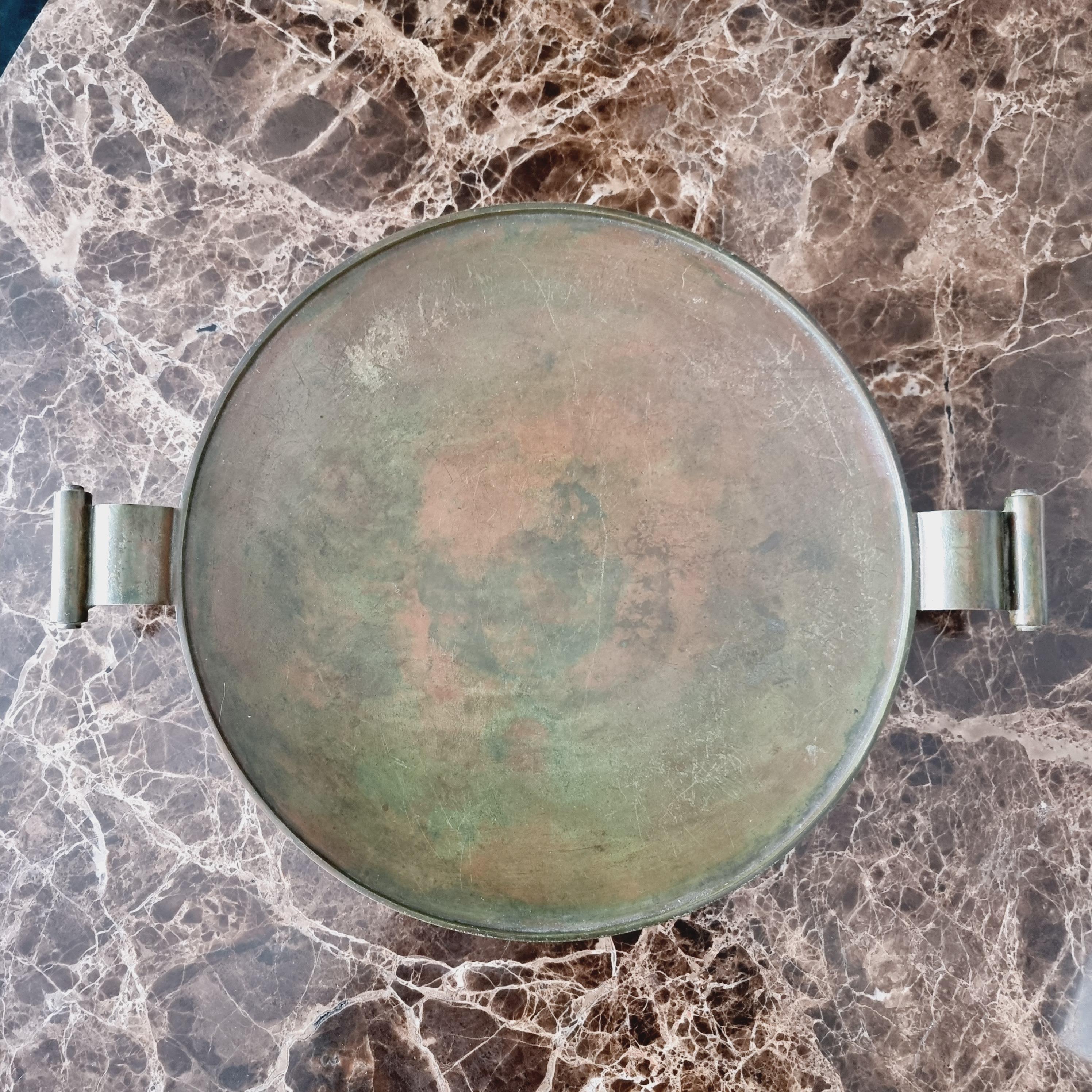 Rare Large platter in solid bronze by Swedish manufacturer Sune Bäckström, Swedish Grace / Art Deco, 1920/30s. 

The antique patina has been scratched in a few places but the platter, signs of age and wear. But as a whole a very elegant, well-made