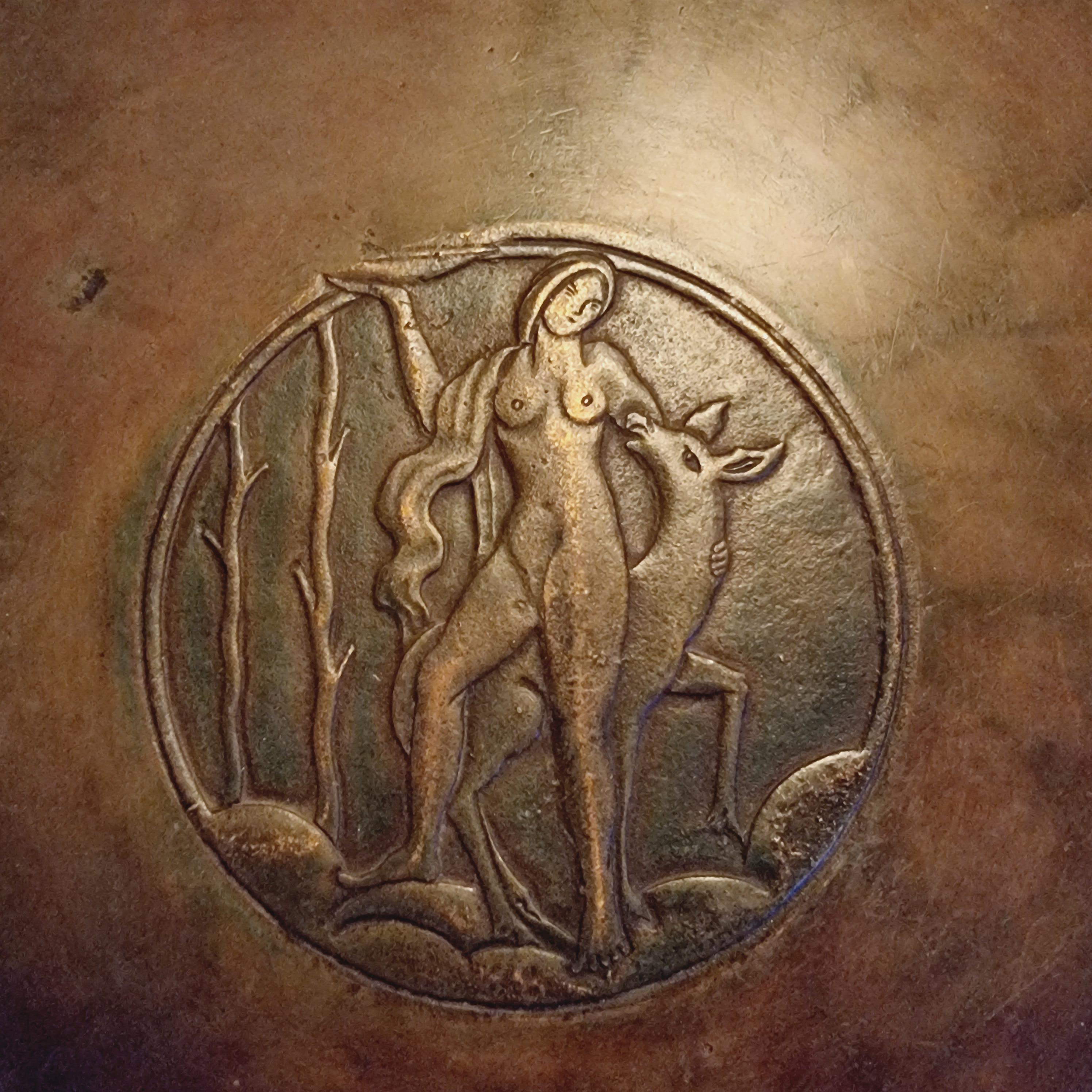 Sune Bäckström, plat en bronze massif avec décor de la déesse Diane, grâce suédoise Bon état - En vente à Stockholm, SE