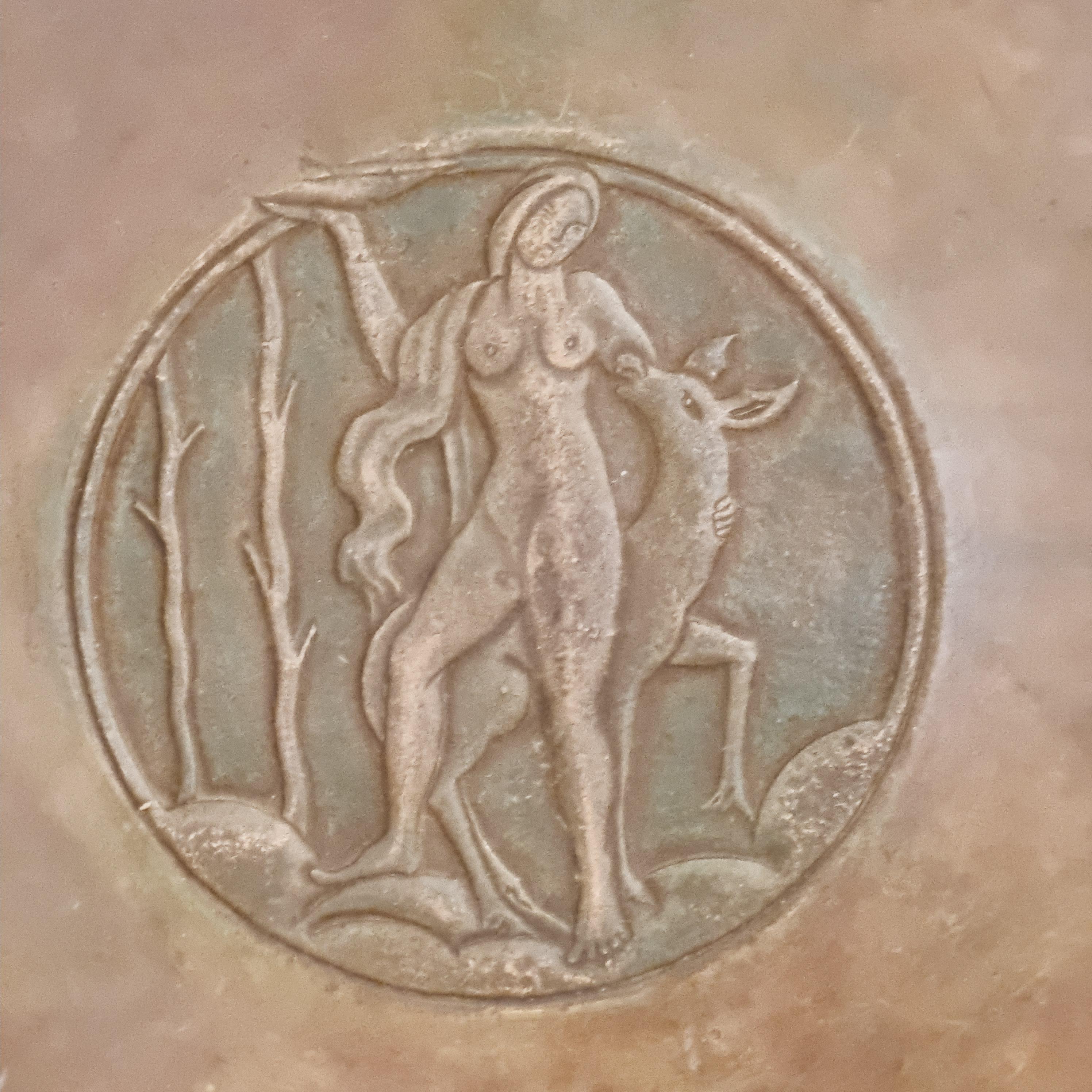 Sune Bäckström, solid bronze platter with decor of goddess Diana, Swedish Grace In Good Condition For Sale In Stockholm, SE