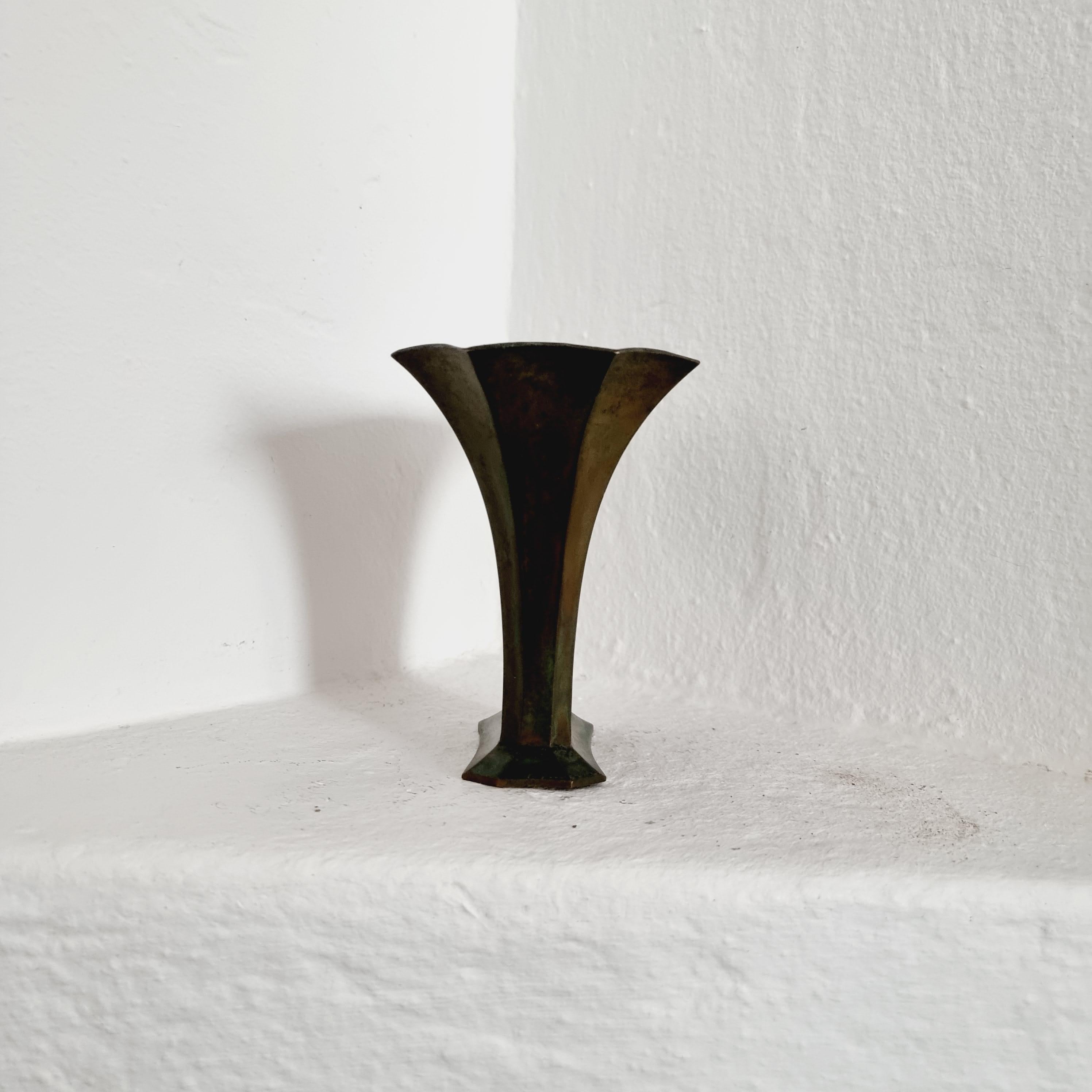 Sune Bäckström, Vase in Solid Bronze, Swedish Grace / Art Deco For Sale 1