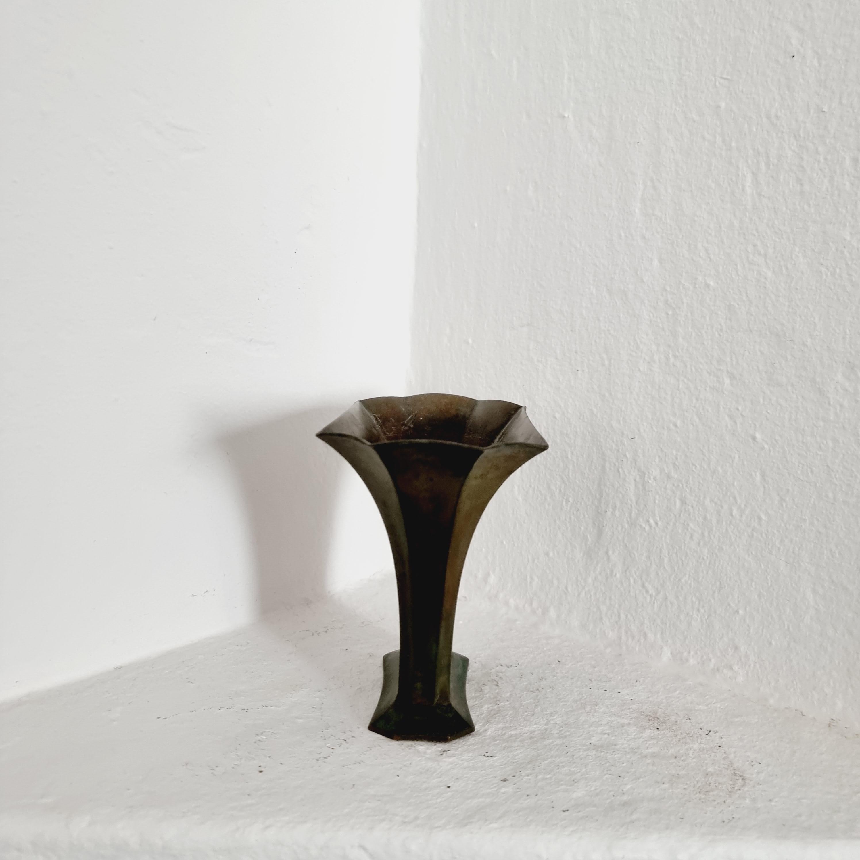 Sune Bäckström, Vase in Solid Bronze, Swedish Grace / Art Deco For Sale 2