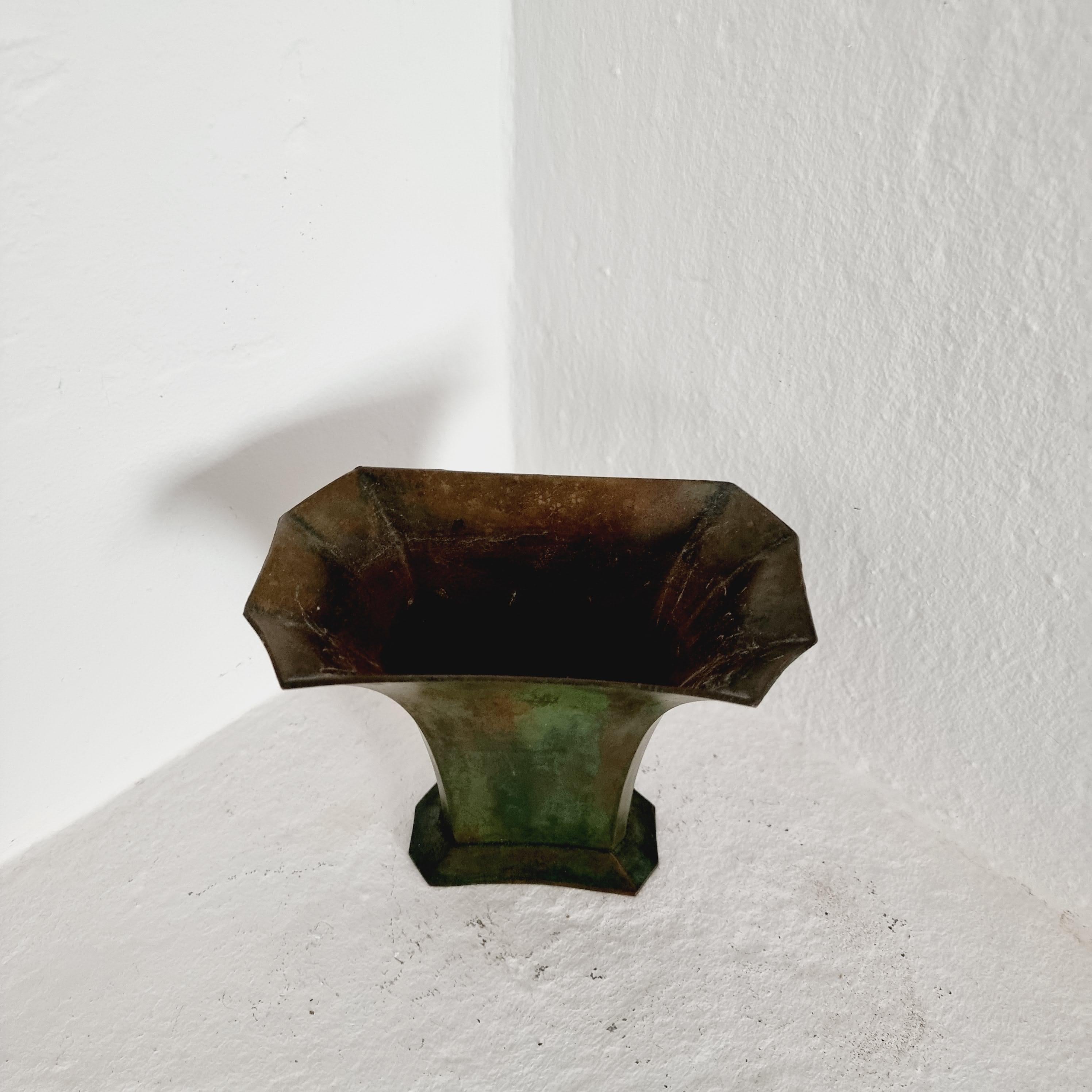 Sune Bäckström, Vase in Solid Bronze, Swedish Grace / Art Deco For Sale 3