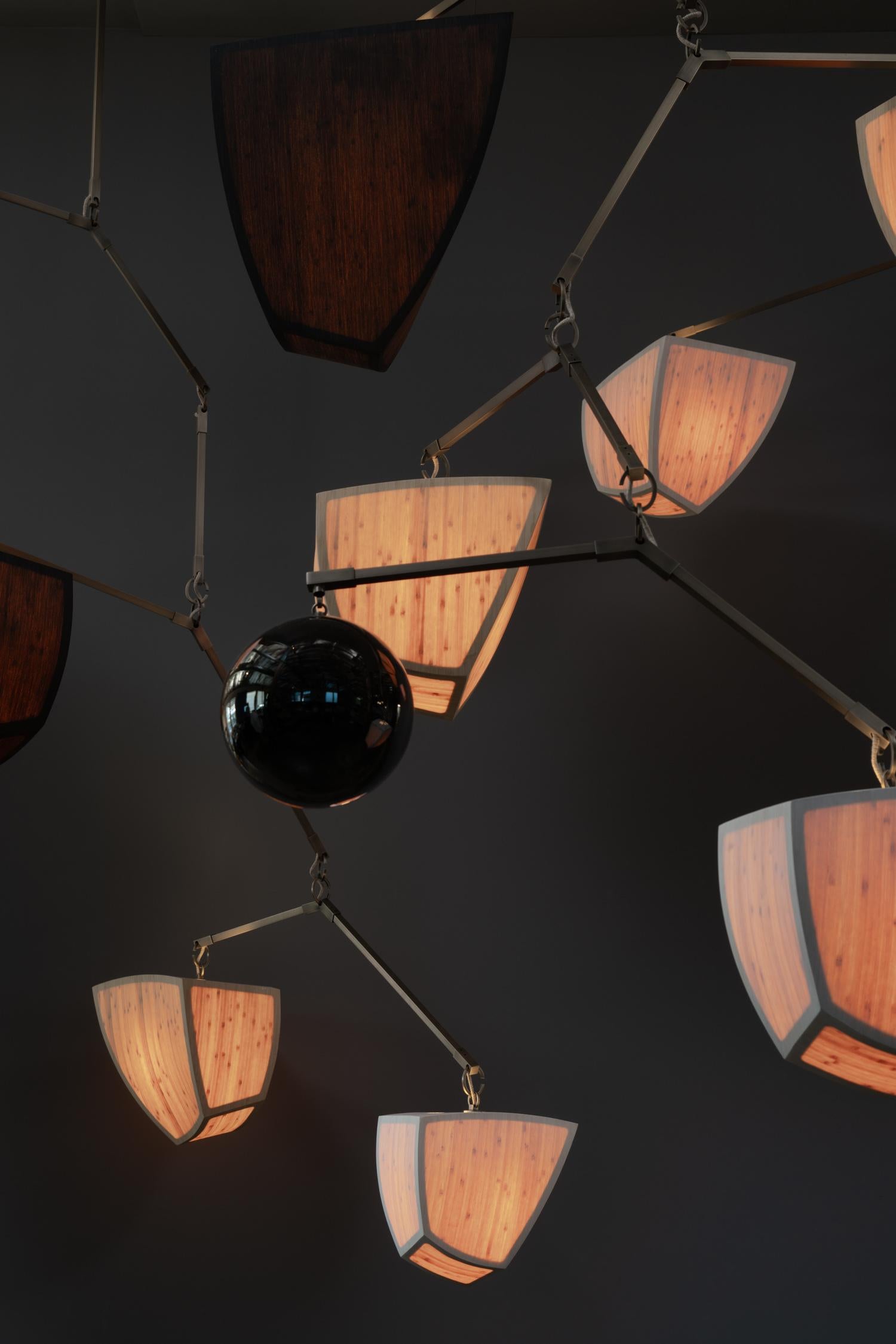 Americano Girasole 14 / Lampadario mobile in bambù e ottone fatto a mano da Andrea Claire Studio in vendita