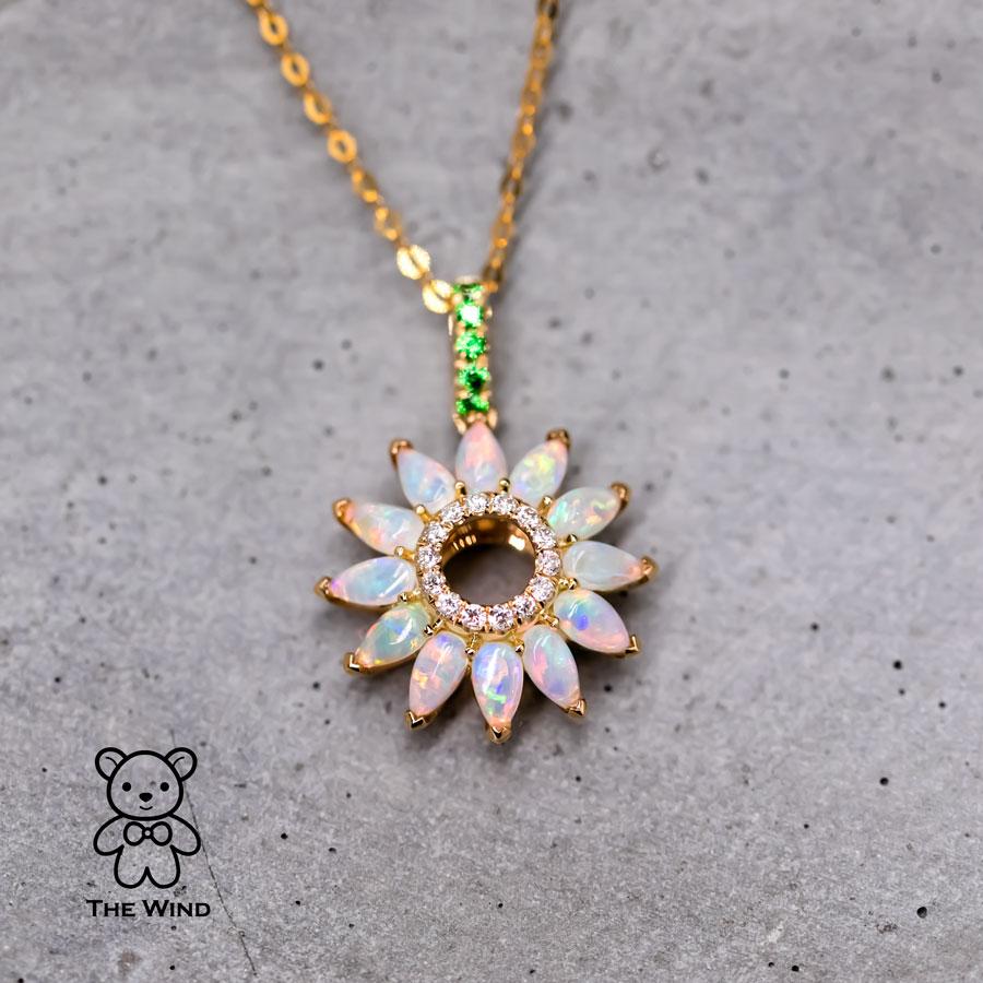 Sonnenblume Australian Solid Opal Tsavorit Diamant Anhänger 18K Gelbgold.


Kostenloser Inlandsversand mit USPS First Class! Kostenlose Geschenktüte oder -box zu jeder Bestellung!

Der Opal, die Königin der Edelsteine, ist einer der schönsten