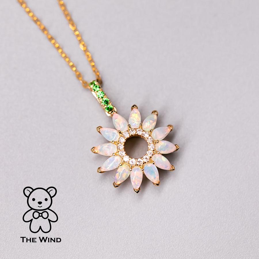 Sonnenblume australischer massiver Opal Tsavorit Diamant-Anhänger 18K Gelbgold im Zustand „Neu“ im Angebot in Suwanee, GA