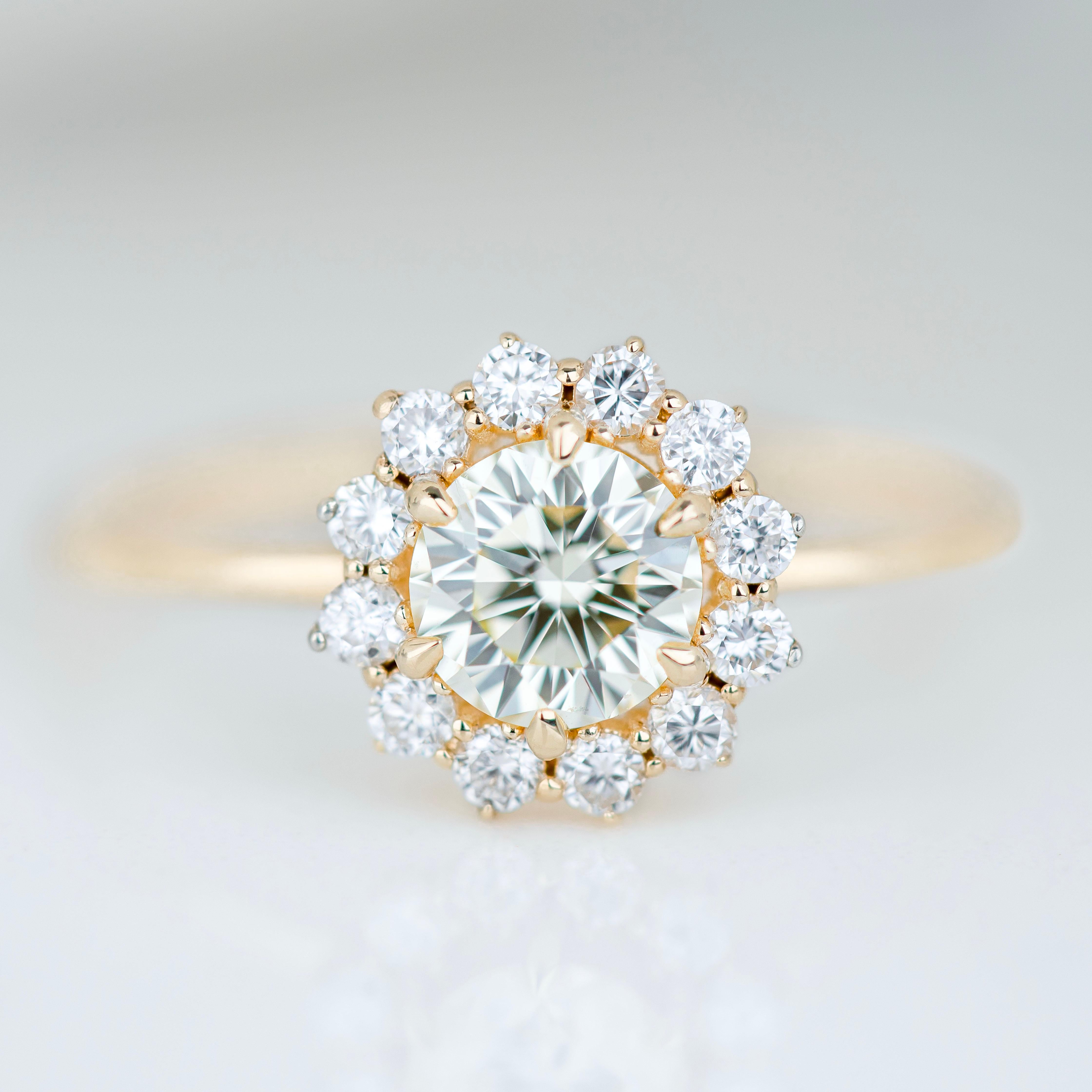 Sunflower Custom Dizayn Diamond Ring, Engagement Ring and Entourage Ring

Gold metal: 14k Yellow Gold
Diamond Shape: Round Cut
Main Stone: 1.25 ct Ct
R Color-VVS2 Clarity
Side Stones: 0.26 Ct Round Diamond / E Color - VS Clarity
Total Carat Weight: