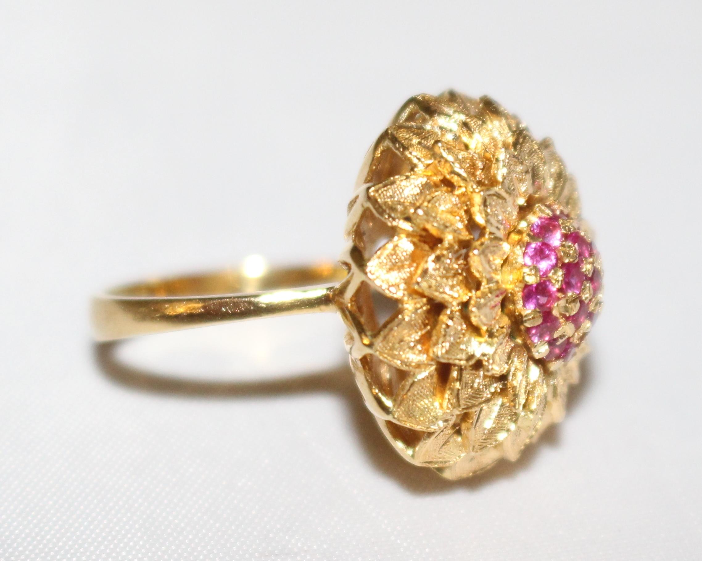 Sunflower Design Ruby 18-Carat Yellow Gold In Excellent Condition In Worcester, Worcestershire