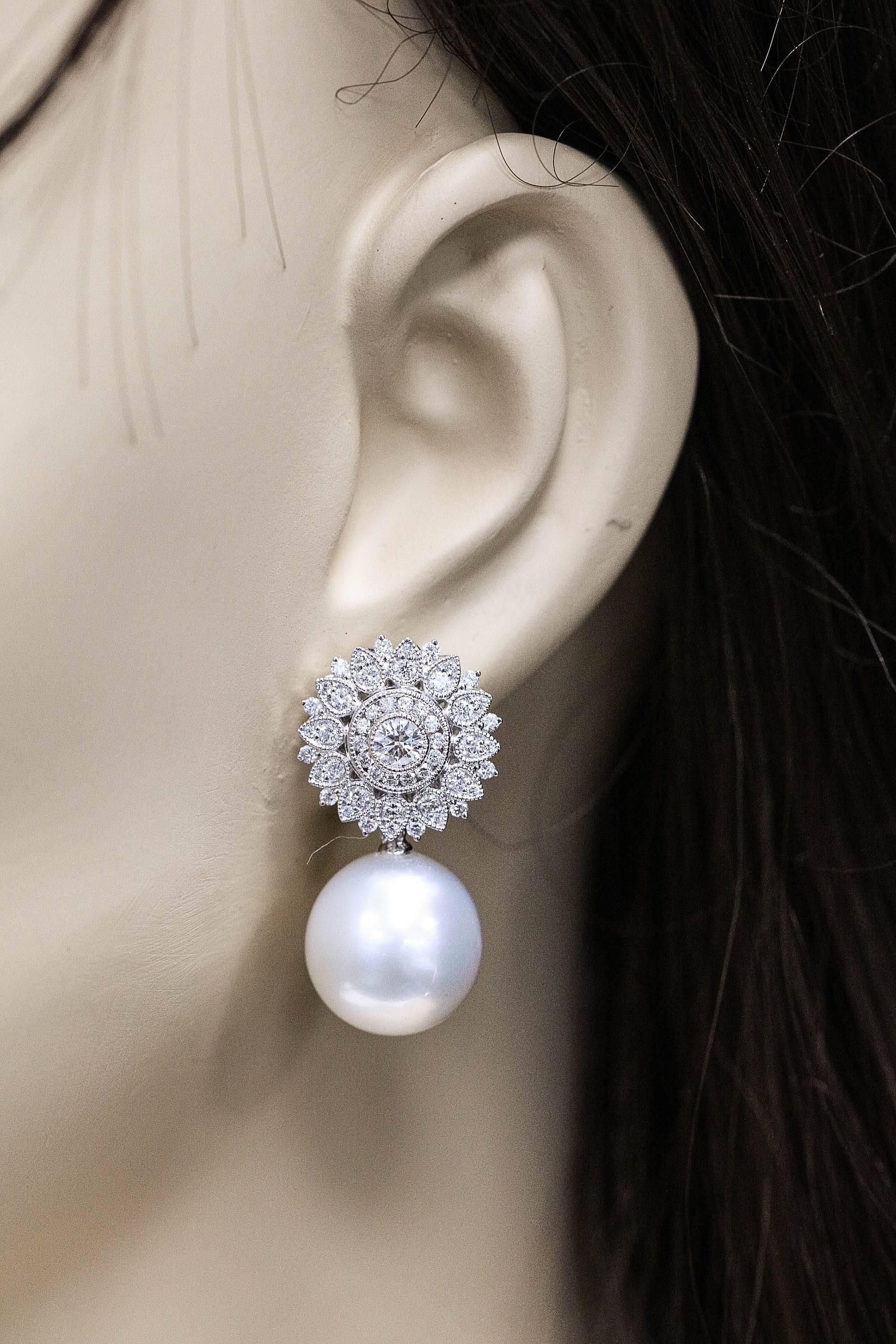 18K White gold earrings featuring a diamond sunflower motif weighing 1.35 carats with two South Sea pearls measuring 14-15 mm
Color: G-H
Clarity SI