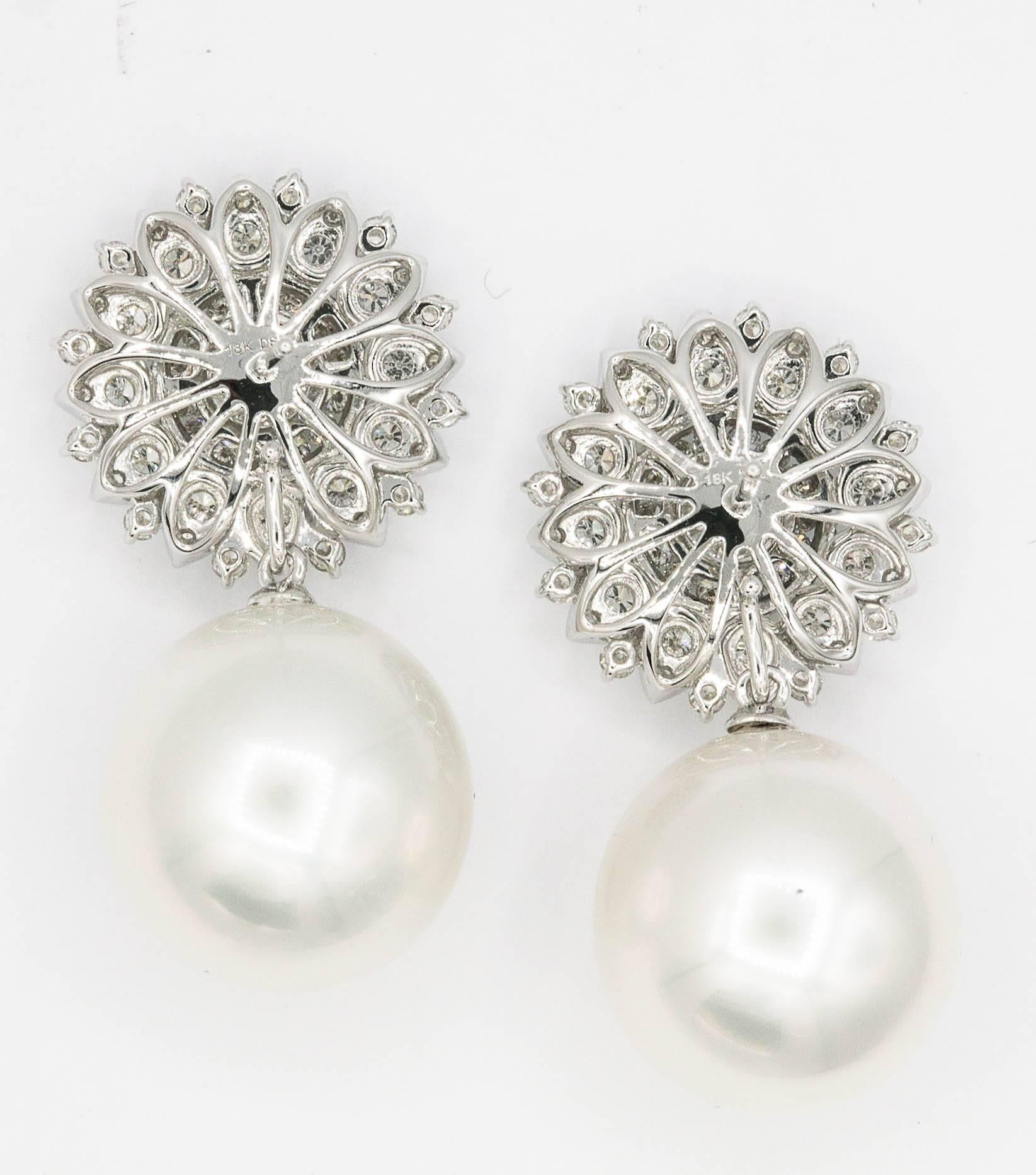 Boucles d'oreilles en goutte en or 18 carats avec tournesol et perle des mers du Sud de 1,35 carat Pour femmes en vente