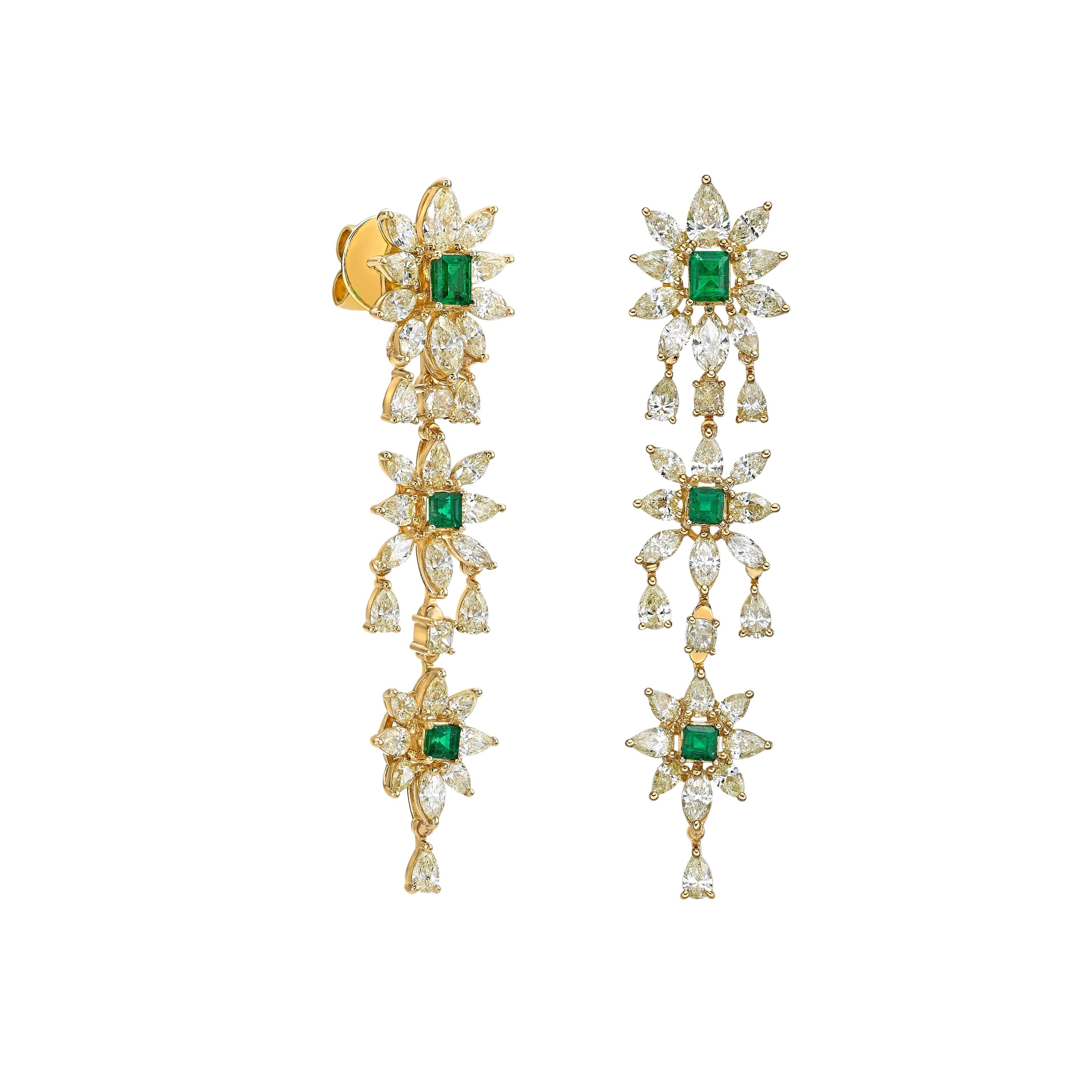 Contemporary Sunflower Emerald and Yellow Diamond Earrings in 18 Karat Yellow Gold For Sale