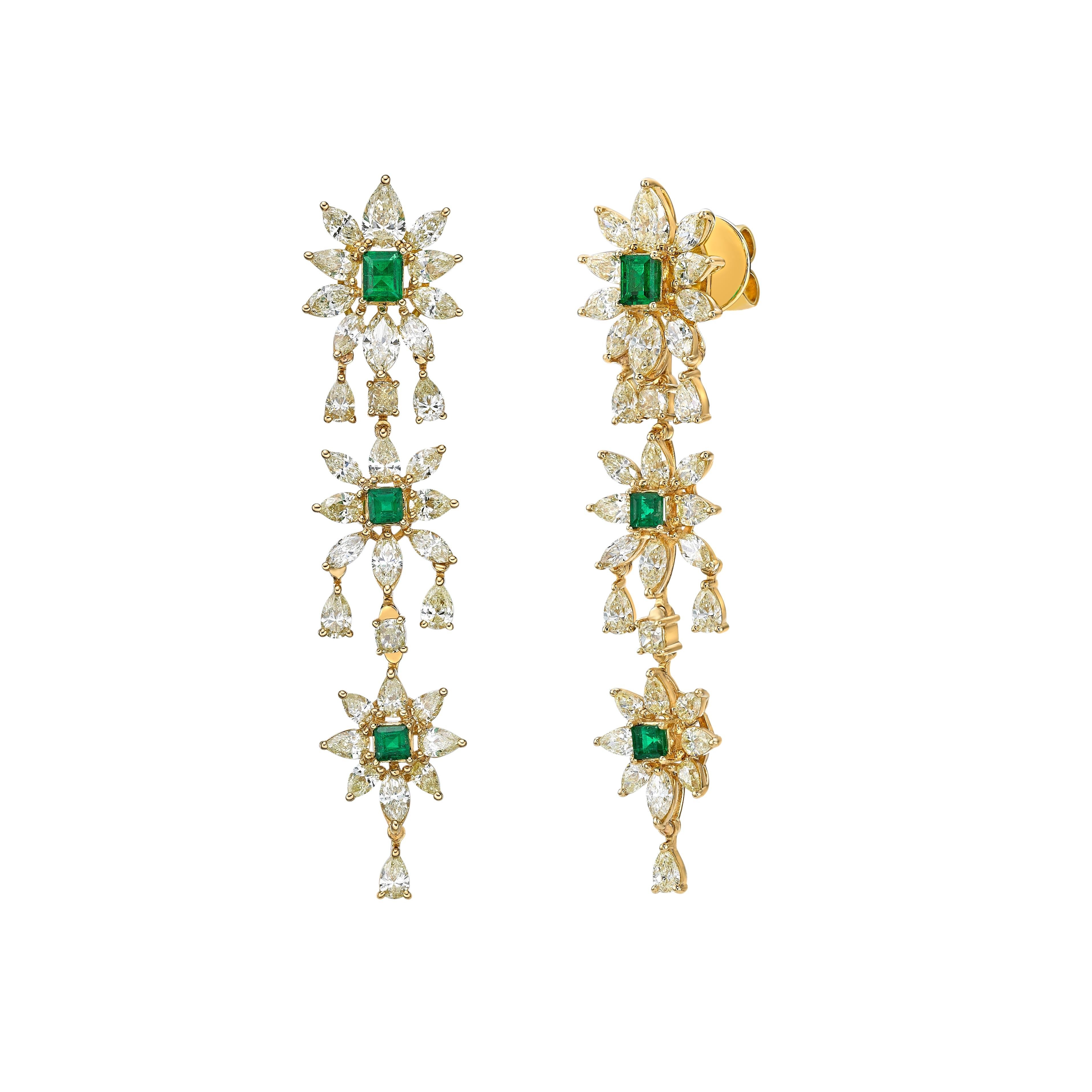 Sunflower Emerald and Yellow Diamond Earrings in 18 Karat Yellow Gold In New Condition For Sale In Hong Kong, HK