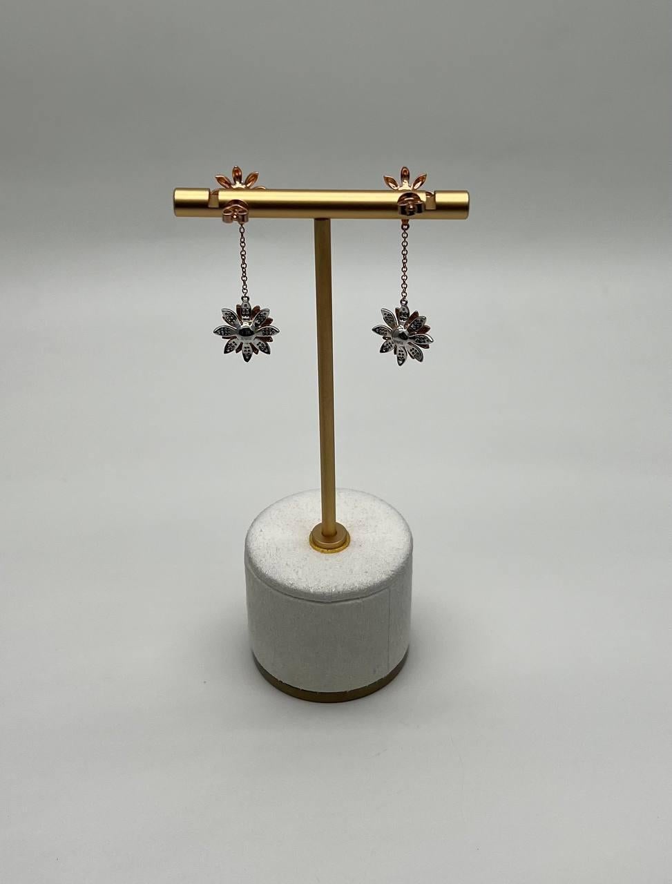 Orecchini a pendente con motivo floreale a girasole con pavé di diamanti in oro rosa 14K In condizioni Nuovo in vendita a Oakton, VA