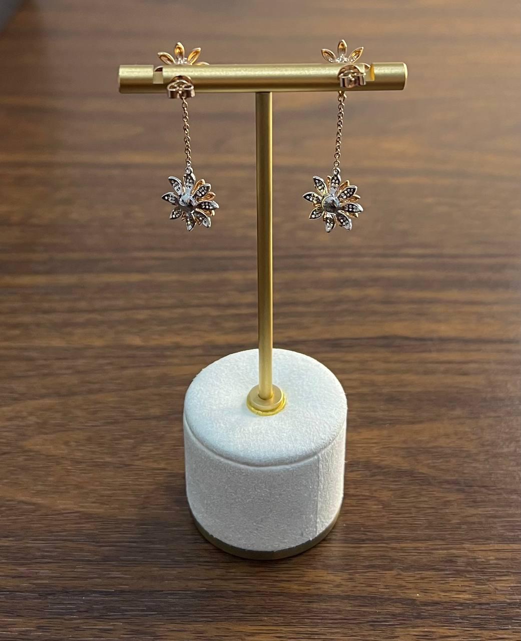 Orecchini a pendente con motivo floreale a girasole con pavé di diamanti in oro rosa 14K in vendita 2
