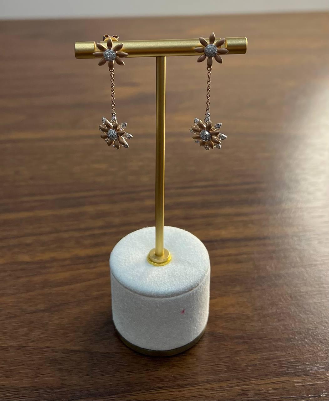 Orecchini a pendente con motivo floreale a girasole con pavé di diamanti in oro rosa 14K in vendita 4