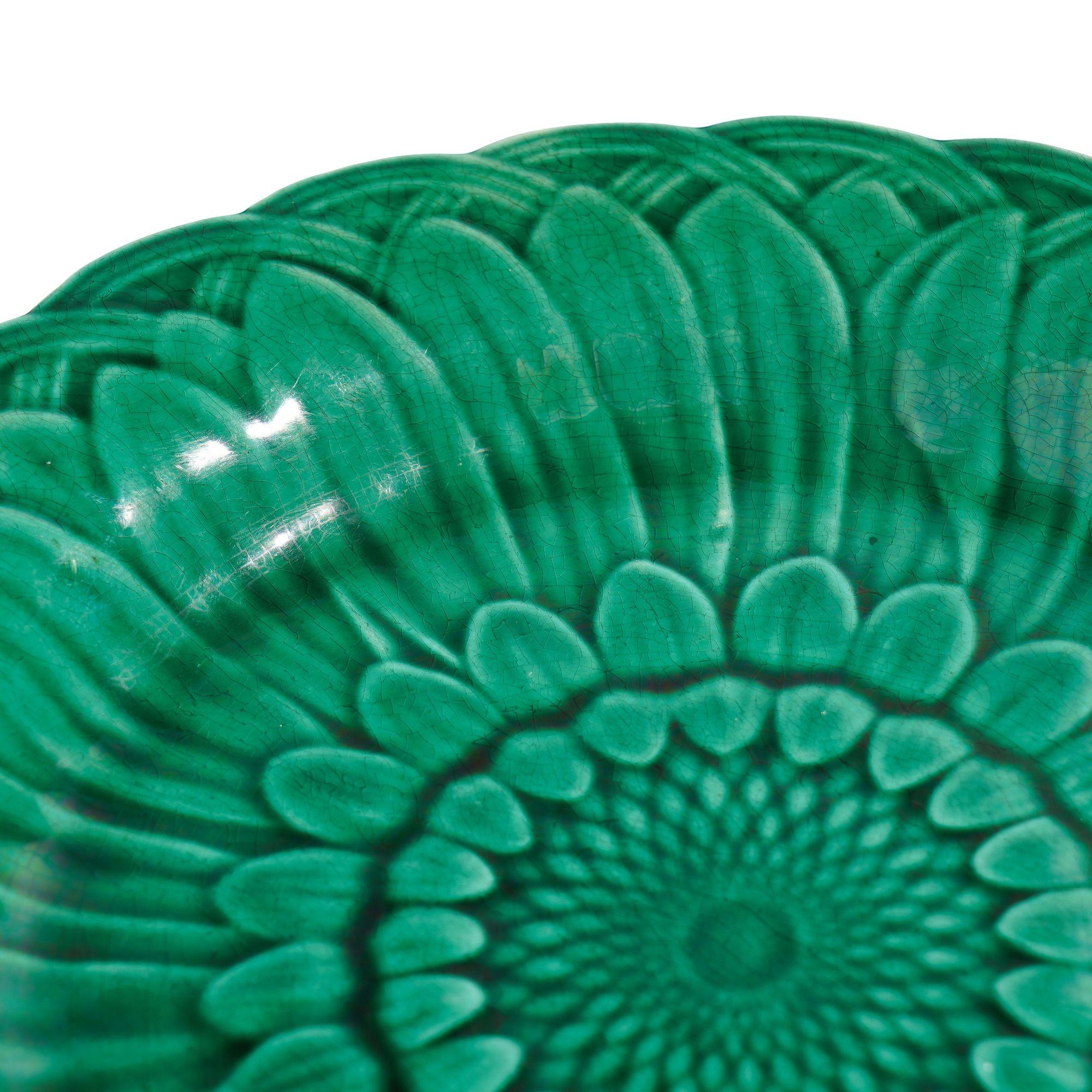 Britannique Assiette à thé en majolique vert tournesol de Wedgwood, c. 1850 en vente