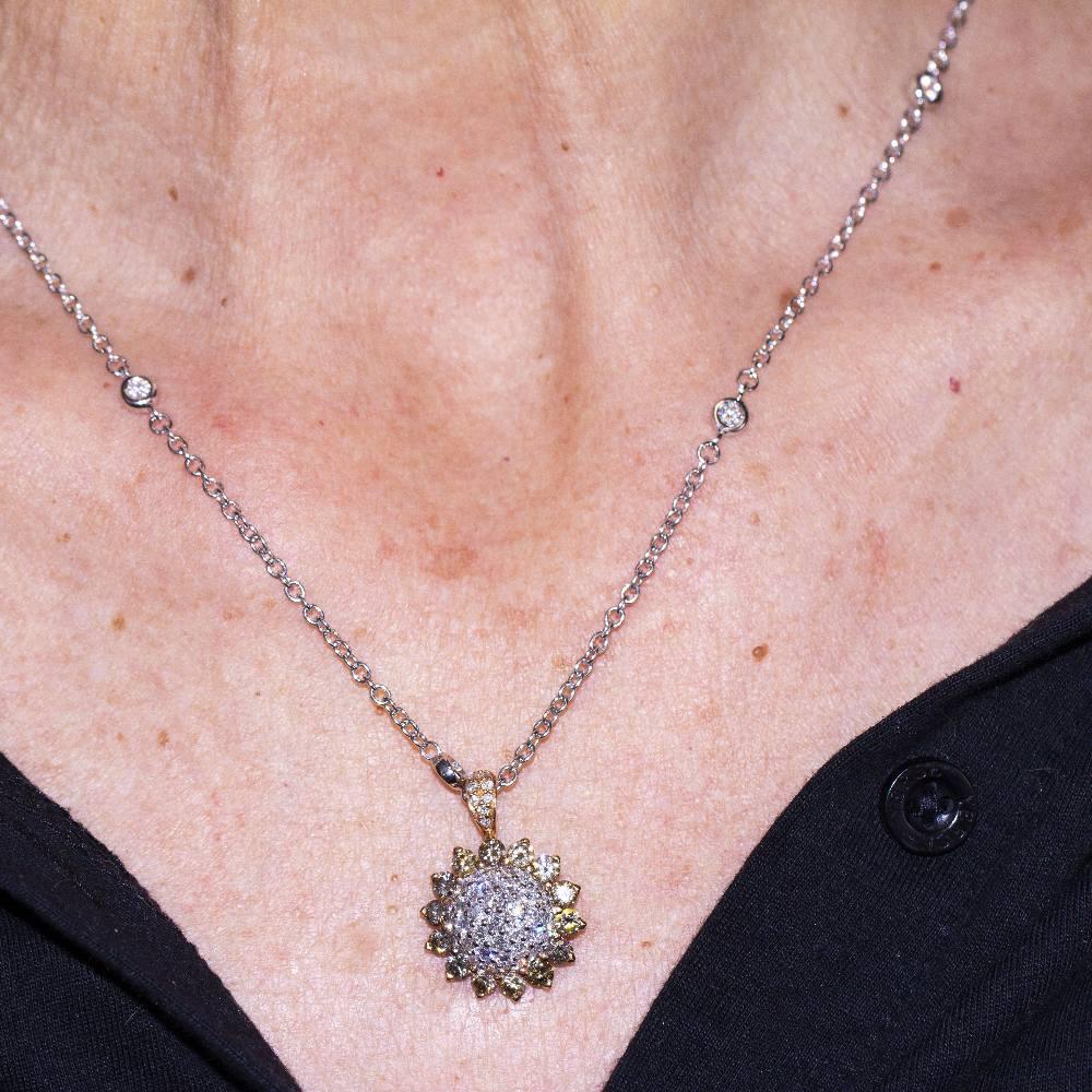 SUNFLOWER Necklace in Rose Gold and Diamonds For Sale 2