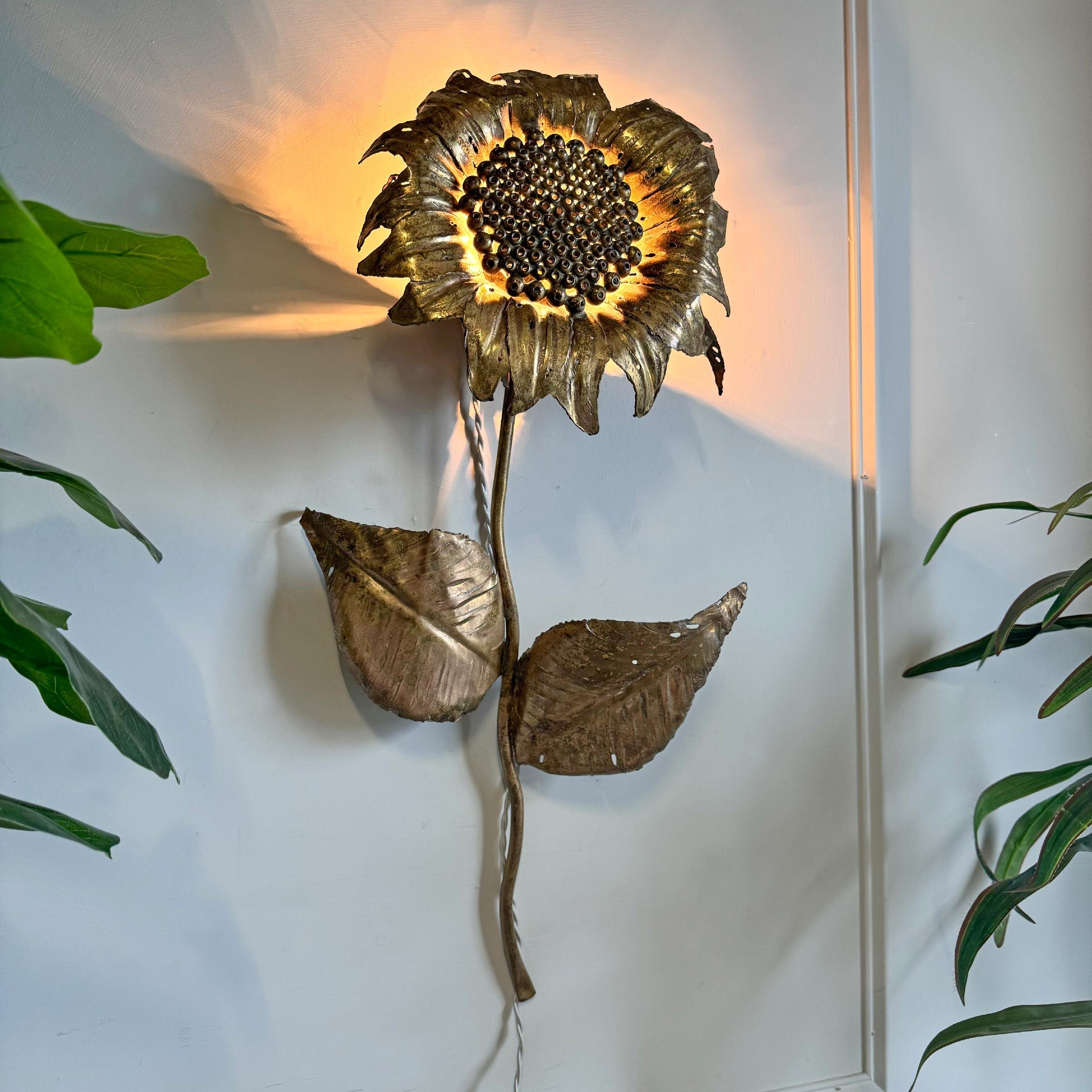 Sunflower Wall Light in brass signed by P Mas Rossi 1970's in vendita 5