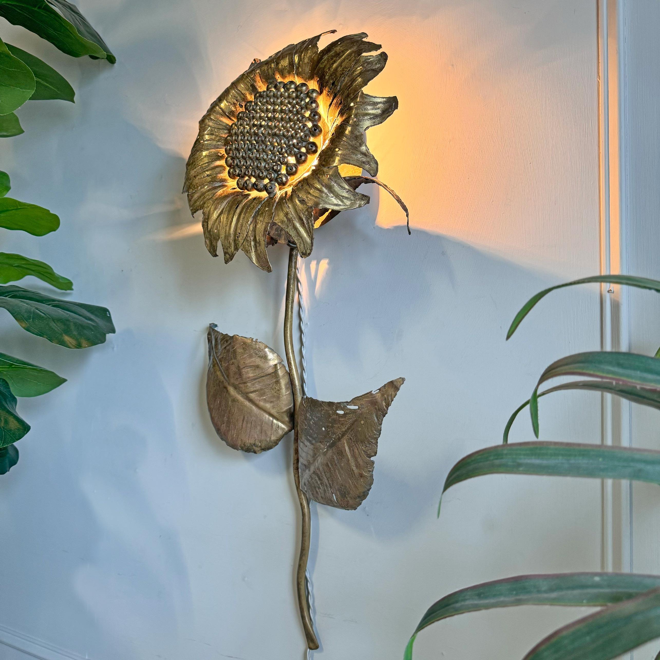 Sunflower illuminated wall sculpture by P.Mas Rossi. This incredible sculpture by the renowned Italian artist P.Mas Rossi dates to the 1970's and is constructed entirely from brass, the large Sunflower head, profuse with petals is fitted with a