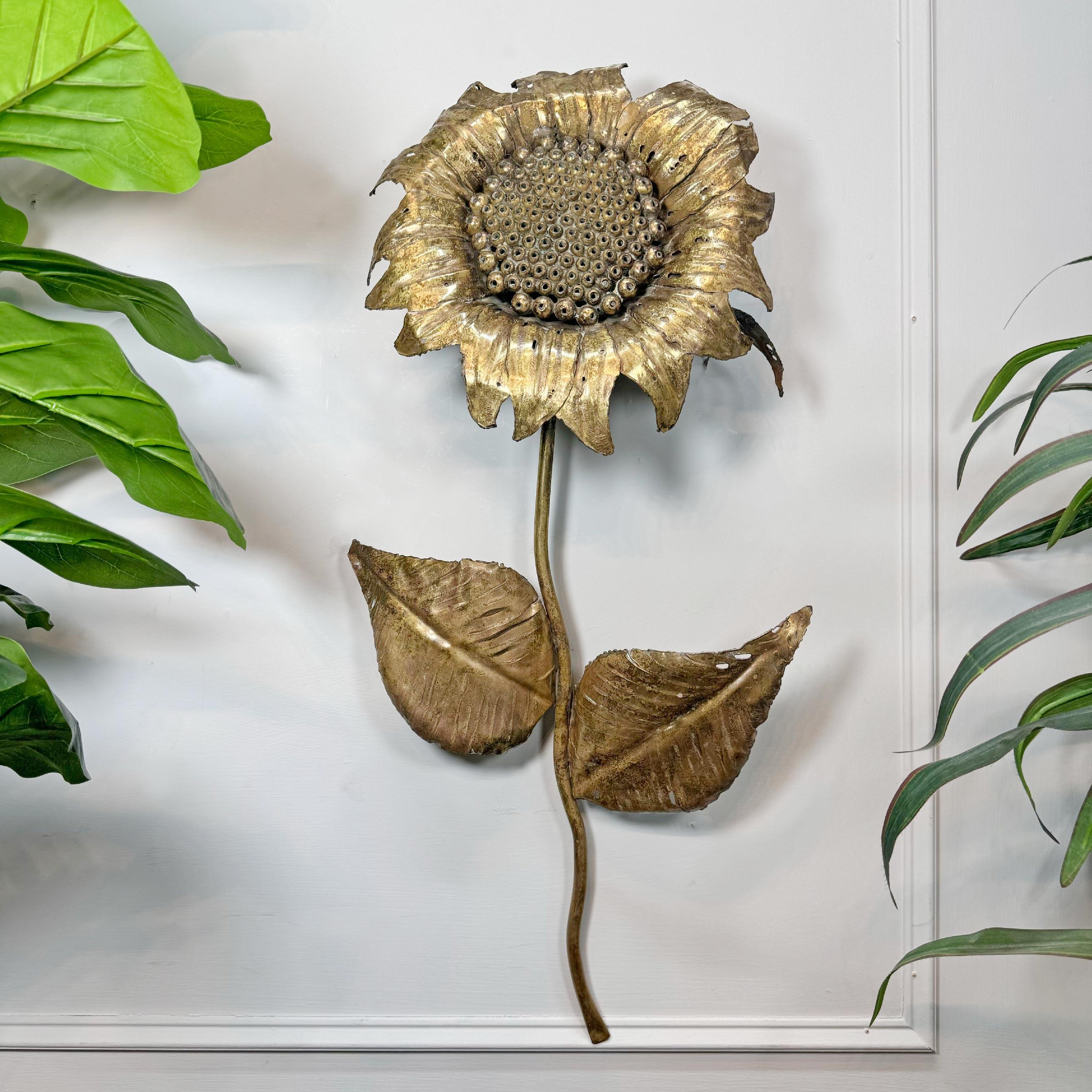 Sunflower Wall Light in brass signed by P Mas Rossi 1970's In condizioni buone in vendita a Hastings, GB