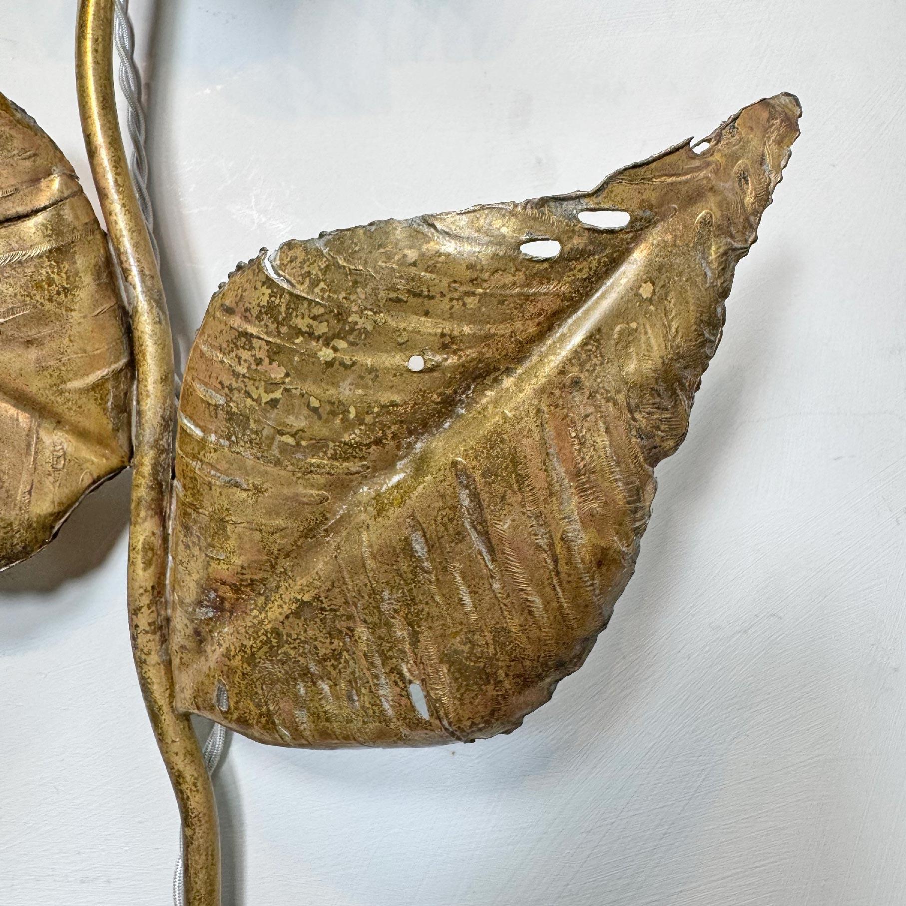 Fine XX secolo Sunflower Wall Light in brass signed by P Mas Rossi 1970's in vendita
