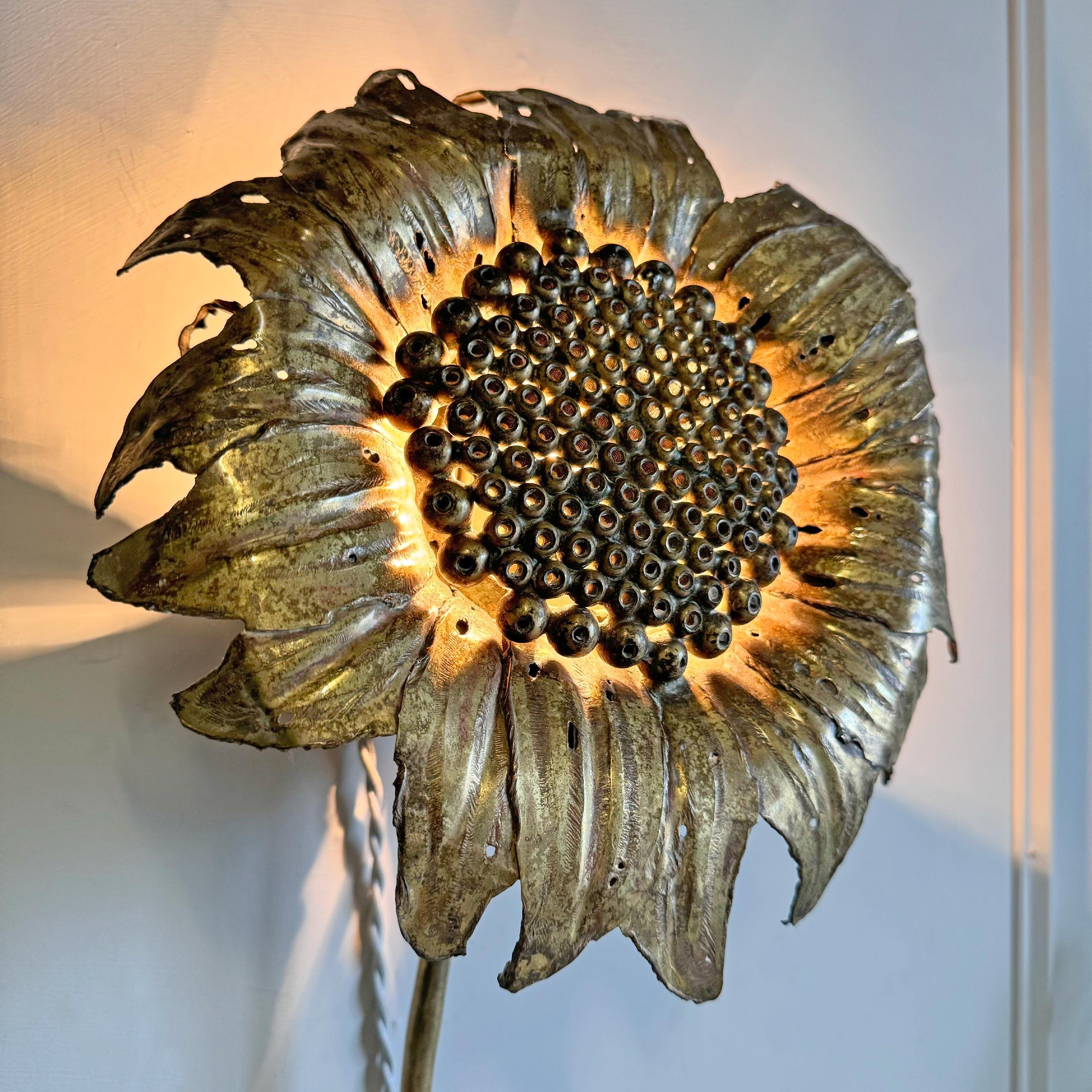 Ottone Sunflower Wall Light in brass signed by P Mas Rossi 1970's in vendita