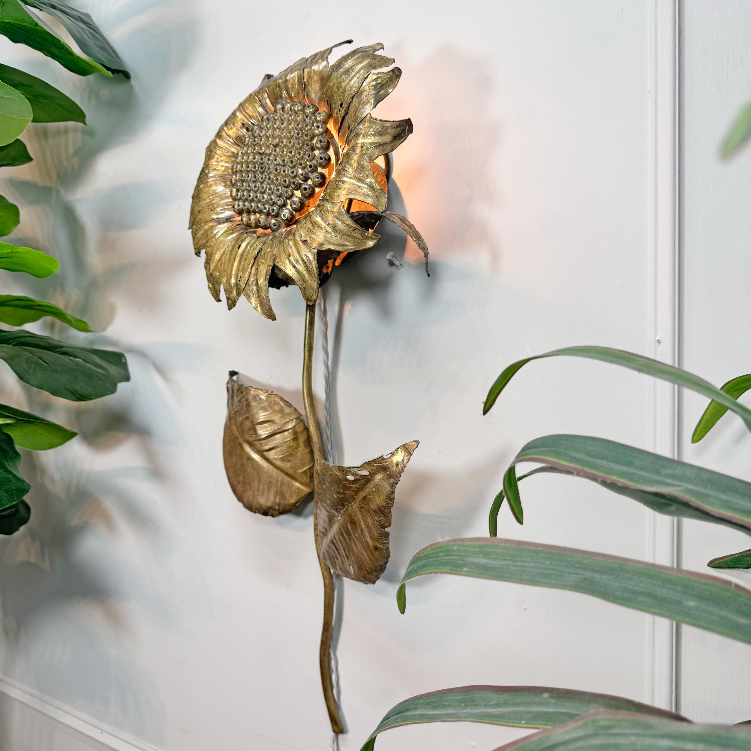 Sunflower Wall Light in brass signed by P Mas Rossi 1970's in vendita 1