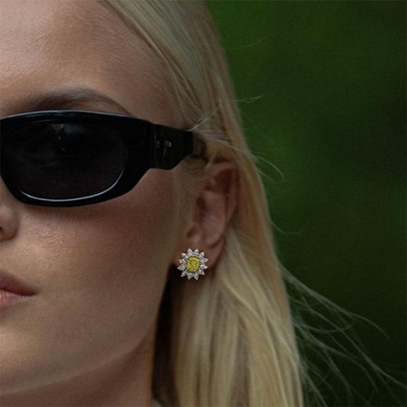 Moderno Orecchini con diamanti in oro bianco e giallo Sunflower Yellow & White 14K in vendita