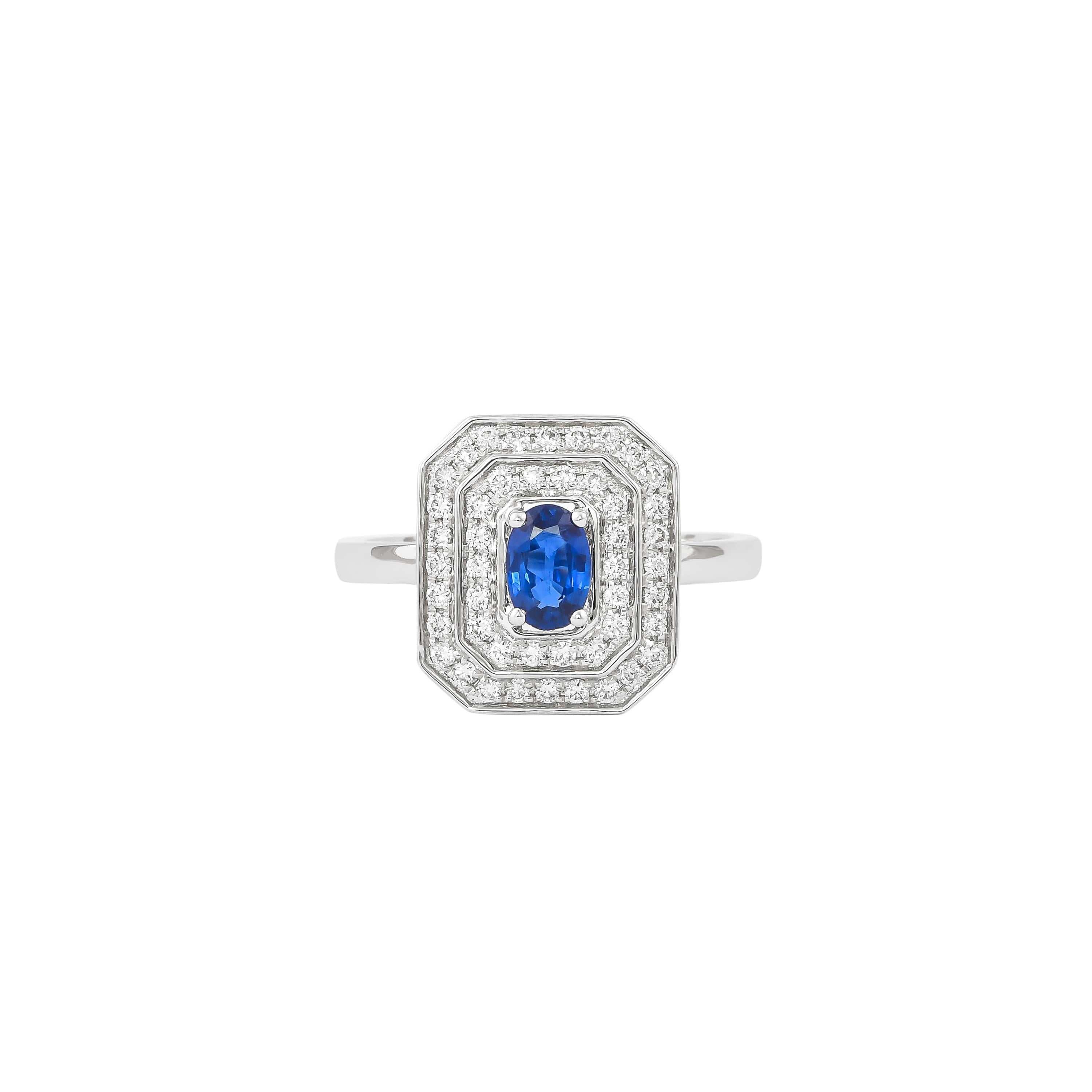 Taille ovale Sunita Nahata saphir bleu 0.48 carats Bague en 18KWG avec diamant. en vente