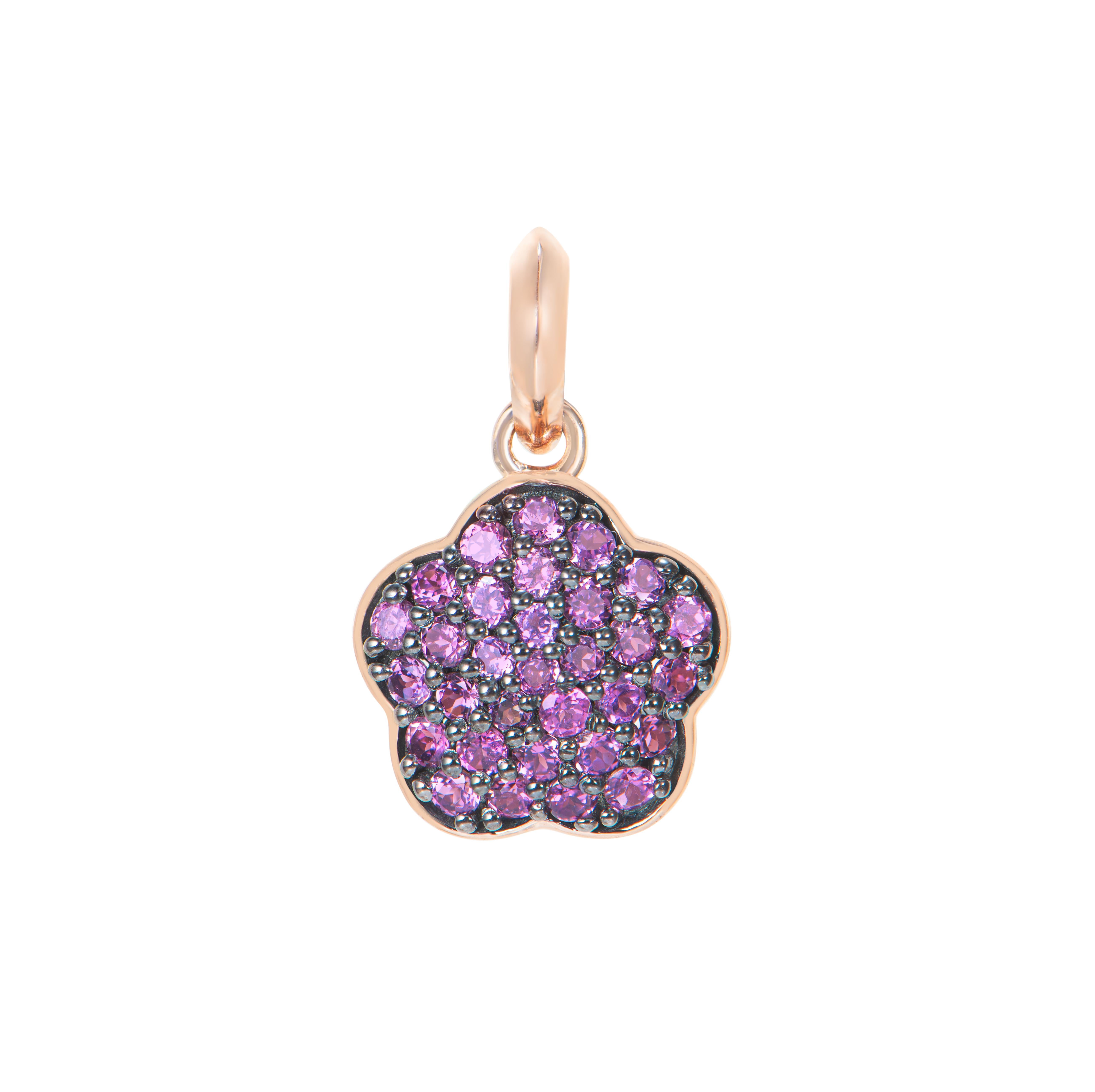 Sunita Nahata mette in mostra una  Ciondolo di rodolite che emana grazia ed eleganza. Questa splendida coppia di orecchini in oro rosa 14 carati unisce l'eleganza classica allo stile contemporaneo, rendendola perfetta per ogni occasione
