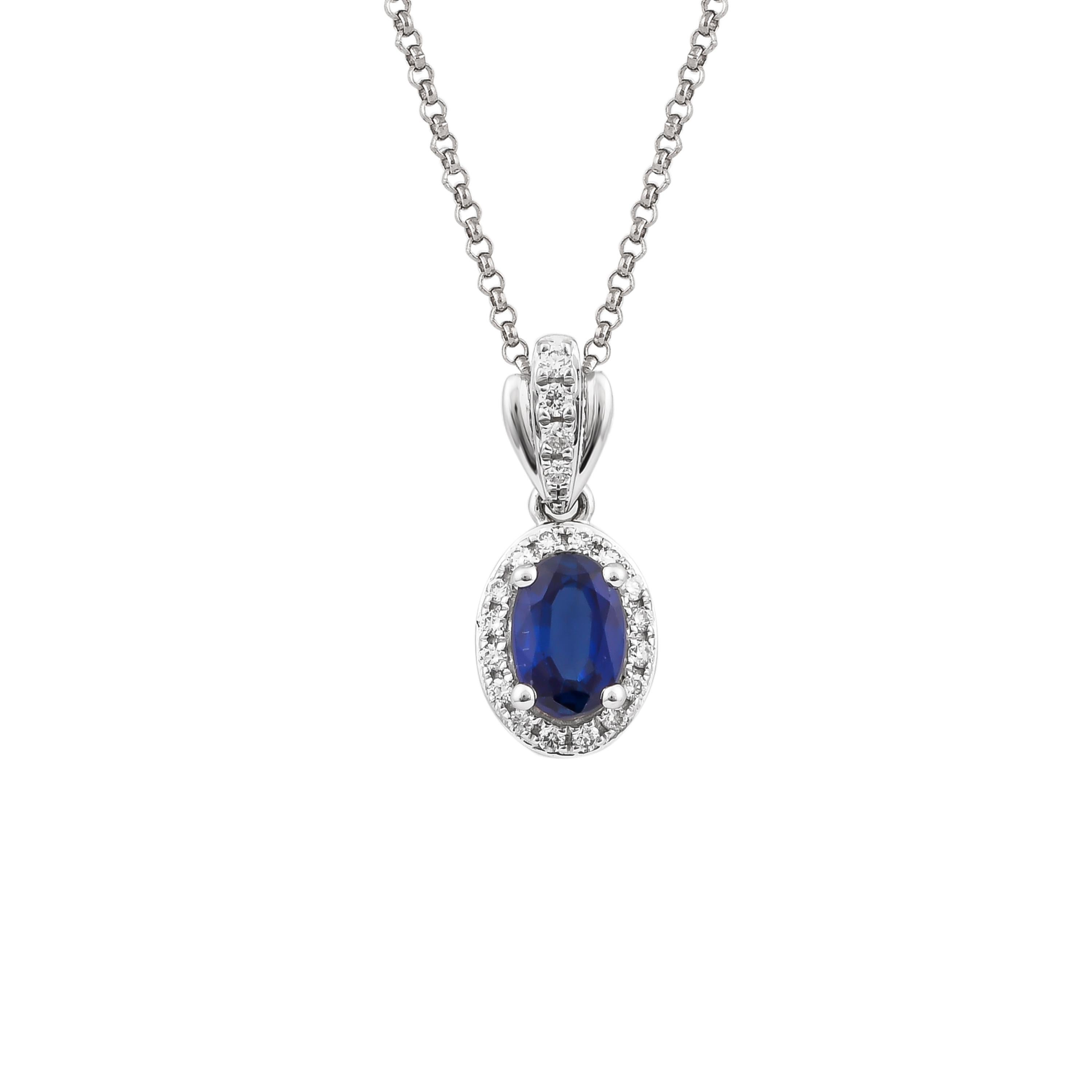 Cette collection présente une sélection de bijoux délicats avec des saphirs bleus et des diamants. Ces saphirs bleus proviennent de Madagascar et présentent une teinte bleue intense. Agrémentées de diamants, ces pièces minimales peuvent être