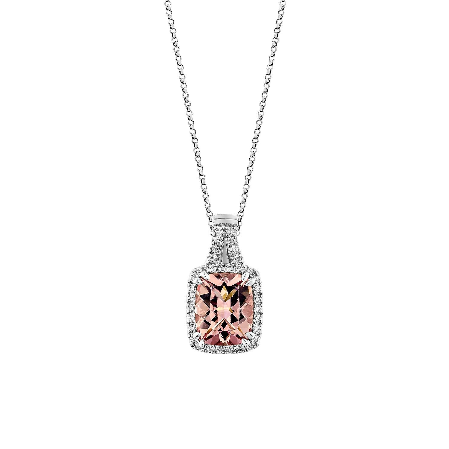 Questa collezione comprende una serie di Morganite rosa, simbolo dell'amore e delle relazioni, che la rende una scelta eccellente per una varietà di applicazioni. Accentuato da diamanti bianchi, questo pendente è realizzato in oro bianco e presenta