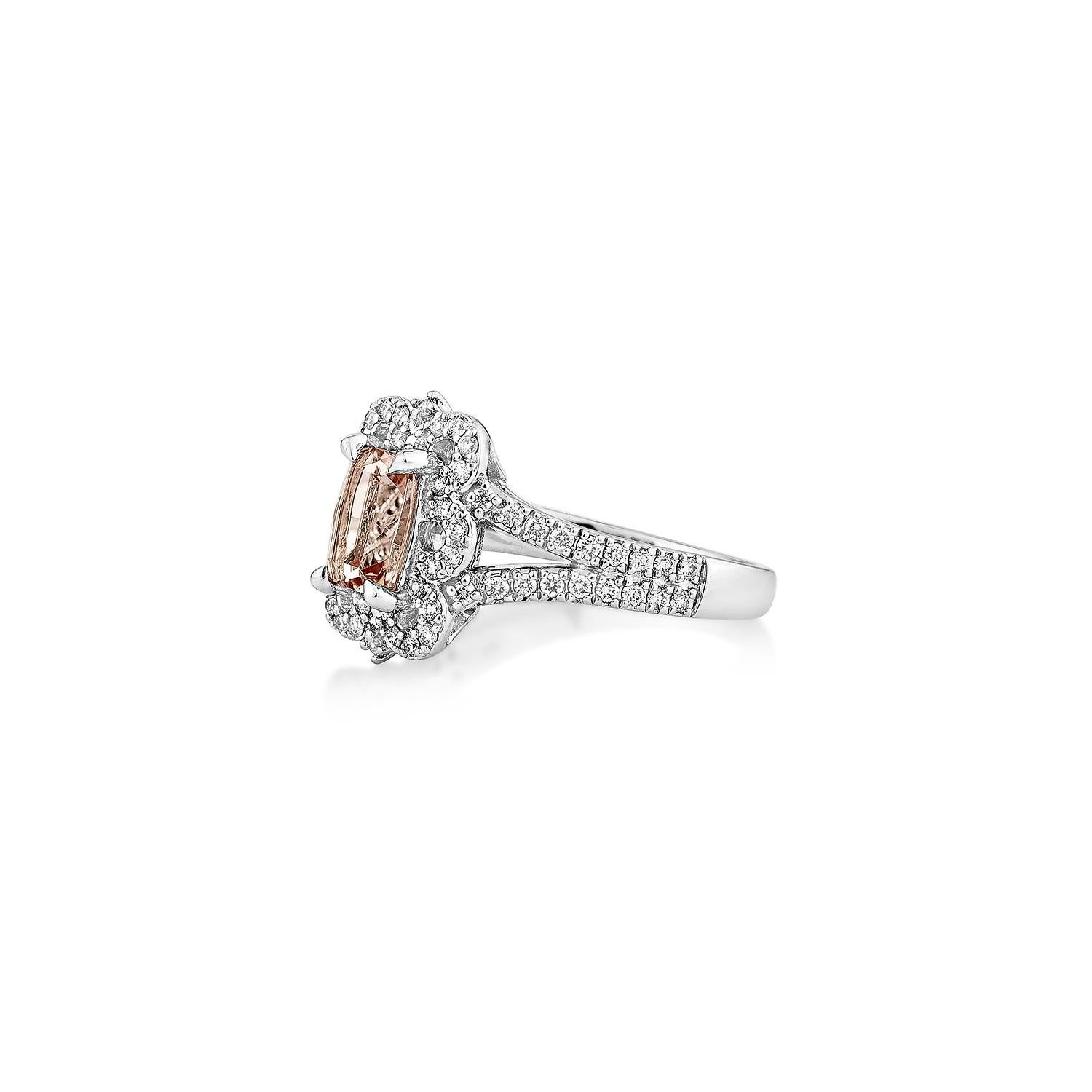 Sunita Nahata Rosa Morganit 0.87 Karat. Fancy Ring aus 18KWG mit Diamant. (Kissenschliff) im Angebot