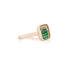 Sunita Nahata Malachite 0.88ct. Anello fantasia in 18KRG con diamante.