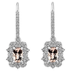 Sunita Nahata, Morganite rose 0.97 carat Boucles d'oreilles en 18KWG avec diamant.