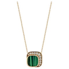 Sunita Nahata Malachite 1.08 carats Pendentif 18 carats avec diamant blanc.