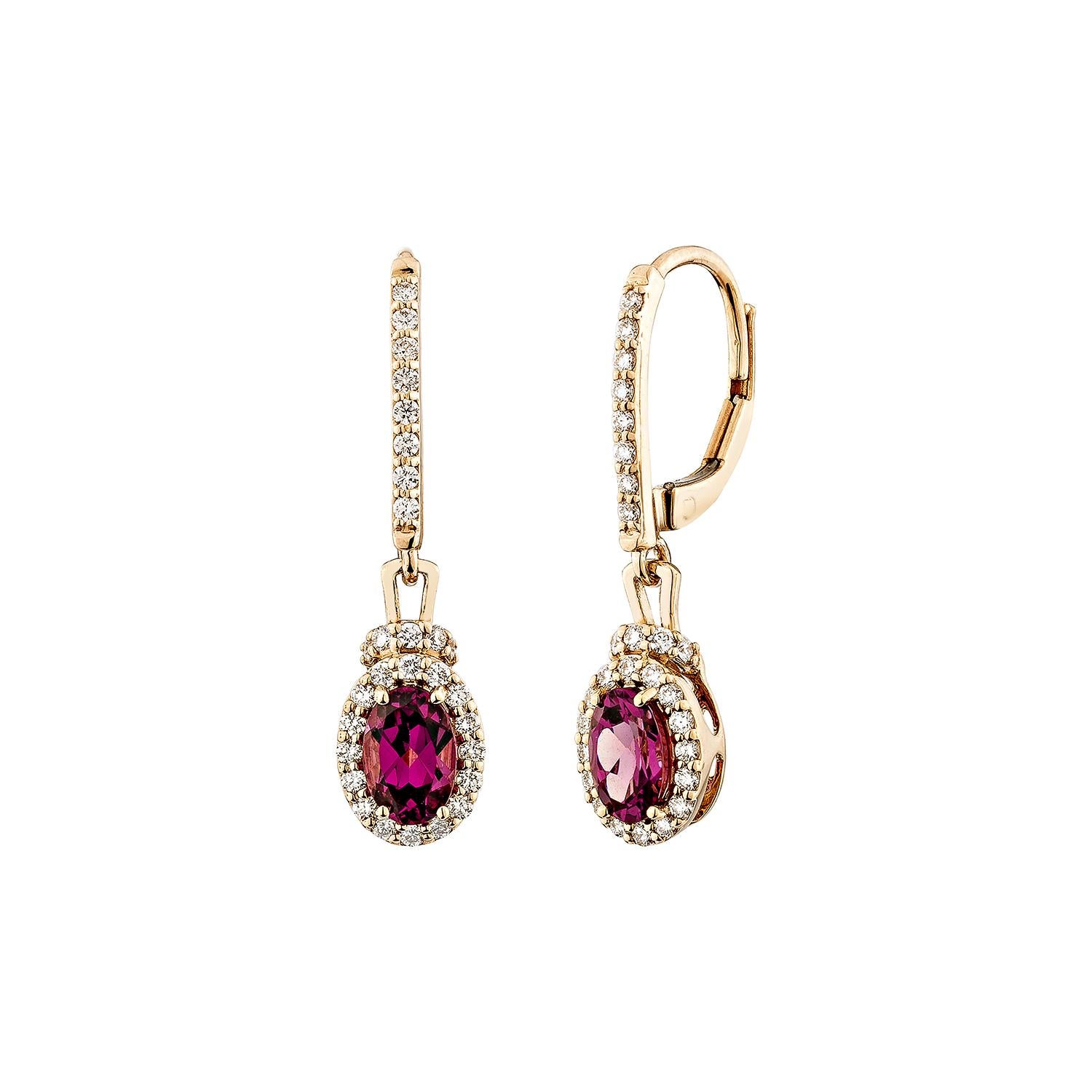 Taglio ovale Sunita Nahata Rodolite 1.08ct. Orecchino a goccia in 14KRG con diamante bianco. in vendita