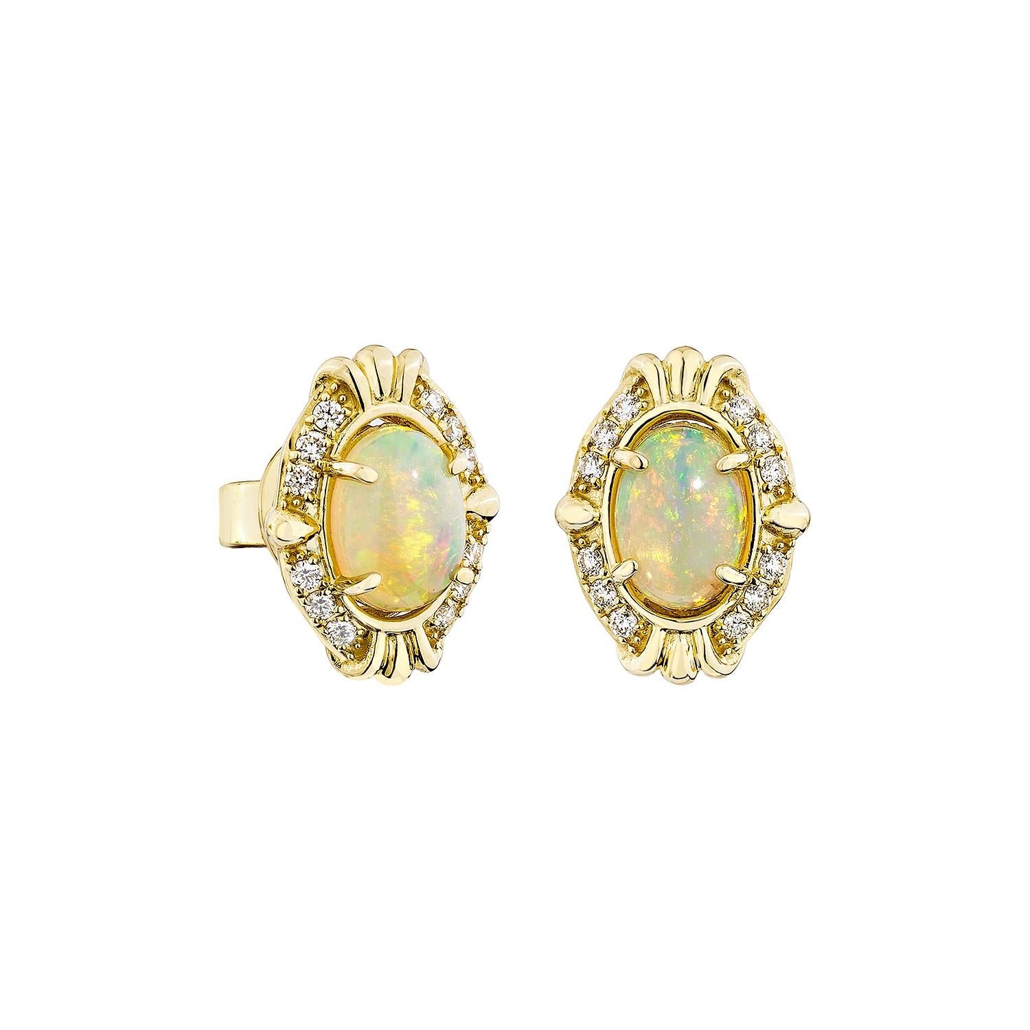 Sunita Whiting présente une étonnante boucle d'oreille en opale éthiopienne cabochon, ornée de diamants blancs. Cette pierre précieuse, réputée pour son importance historique, est censée apporter chance, protection et espoir divin. Ses bienfaits