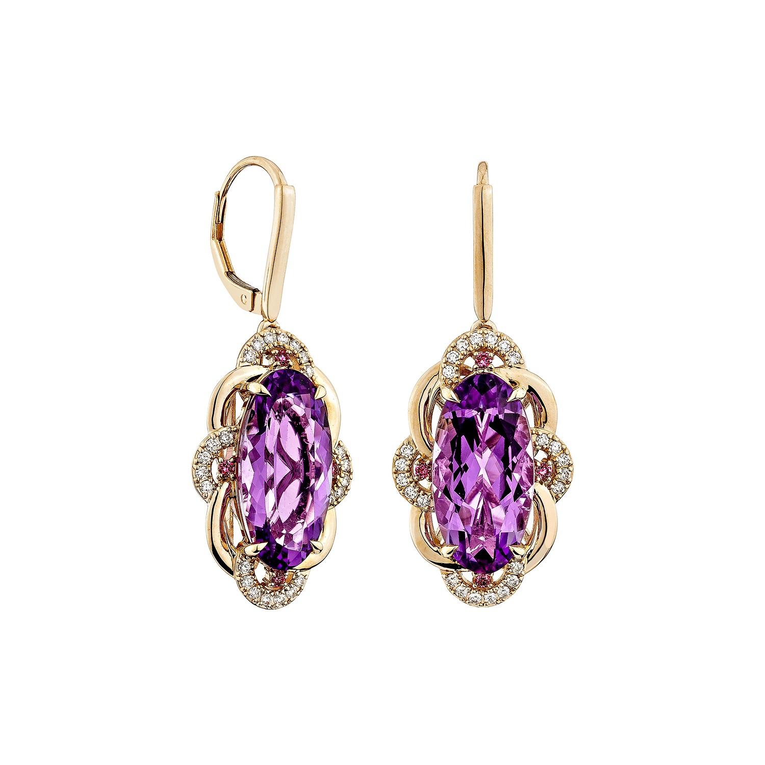 Eleganti orecchini a goccia con ametista di forma ovale e rodolite rotonda, impreziositi da diamanti scintillanti. Realizzati in oro rosa 14K con chiusura a leva, questi orecchini emanano un fascino e una raffinatezza senza tempo.

Orecchino a