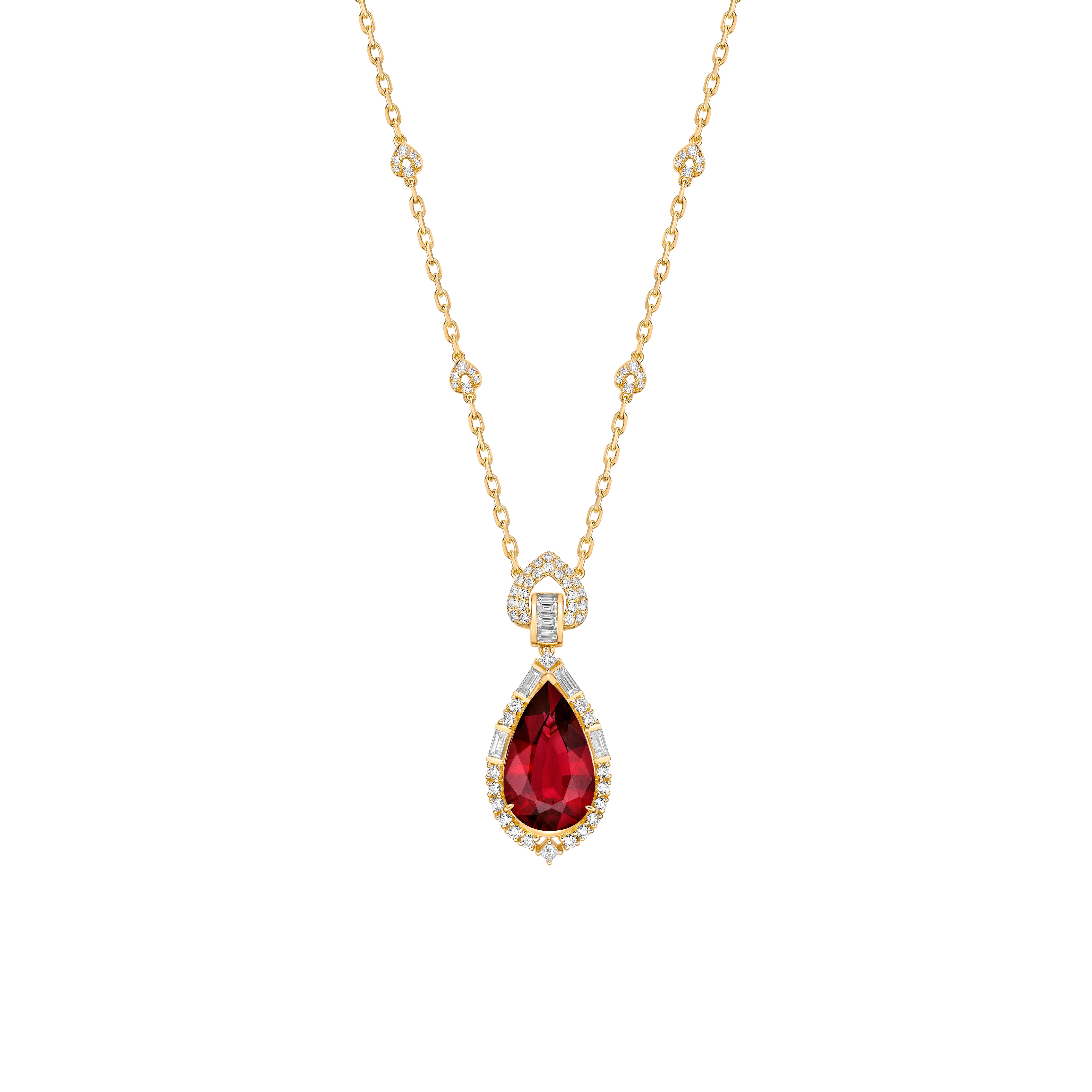 Sunita Nahata showcases an exquisite diamond studded Rubellite jewelry set that exudes grace and elegance. This exquisite 18Karat yellow gold set is ideal for any special occasion because it combines traditional elegance with modern