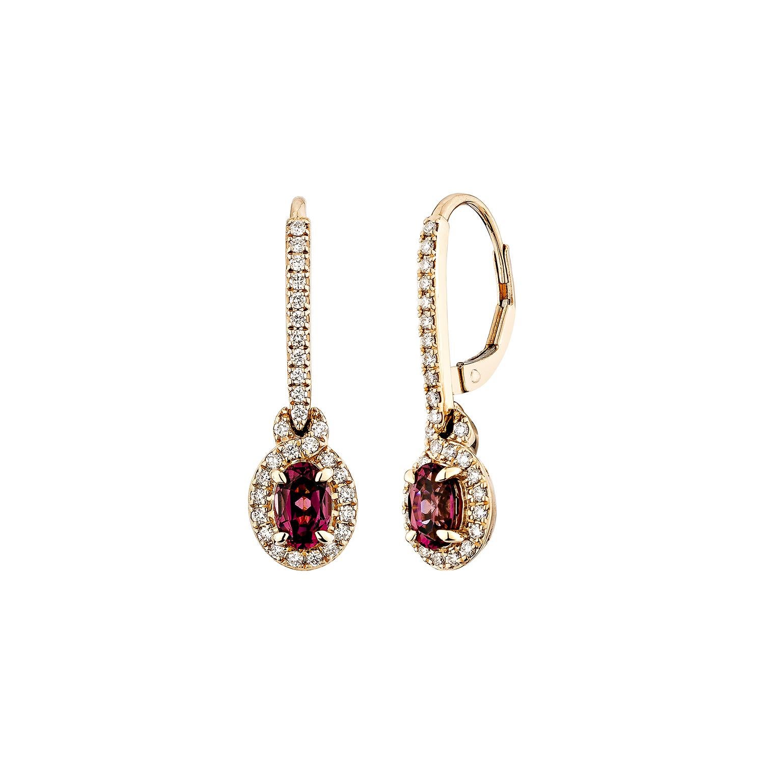 Taglio ovale Sunita Nahata Rodolite 1.22ct. Orecchino a goccia in 14KRG con diamante bianco. in vendita