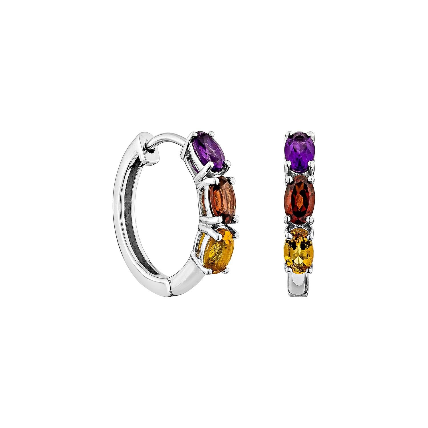 Vibranti orecchini a cerchio di forma ovale con ametista, citrino e granato incastonati in oro bianco 14K, che mostrano un'armoniosa miscela di gemme ricche e colorate per un look elegante e giocoso.

Orecchini a cerchio con ametista, citrino e