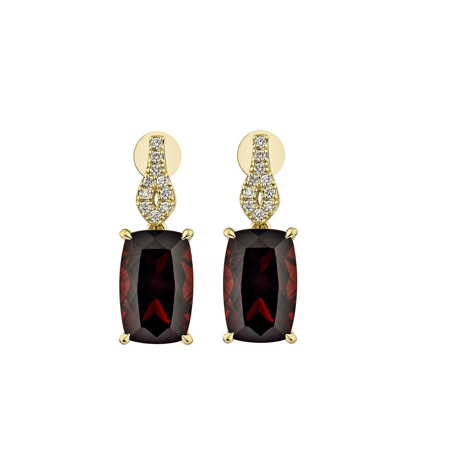 Sunita Nahata Granate rojo 15.30ct. Pendientes en 18KYG con Diamante. Contemporáneo en venta
