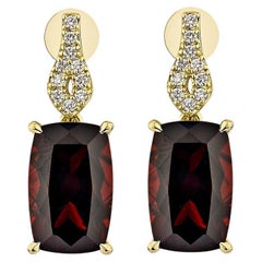 Sunita Nahata Grenat rouge 15.30ct. Boucles d'oreilles en 18 carats et diamants.