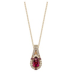 Sunita Nahata Rhodolite 1.62 carats Pendentif 18 carats avec diamant blanc.
