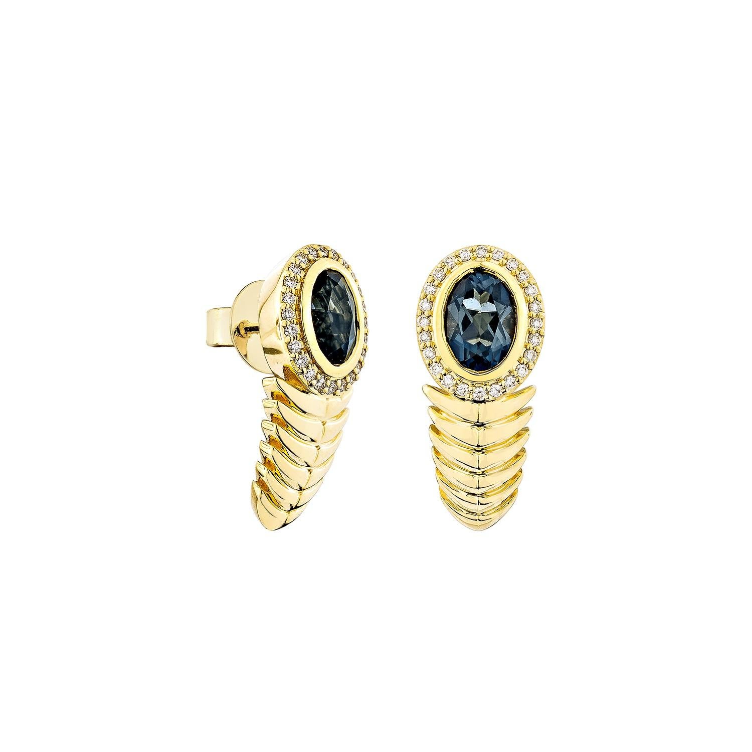 Wir stellen ein neues Ohrringpaar vor, das Luxus, Mode und persönlichen Stil verkörpert. Ein etabliertes Stück sind die mit atemberaubenden Diamanten besetzten Londoner Blautopas-Ohrringe. Dieser Ohrring aus 18 Karat Gelbgold hat einen attraktiven