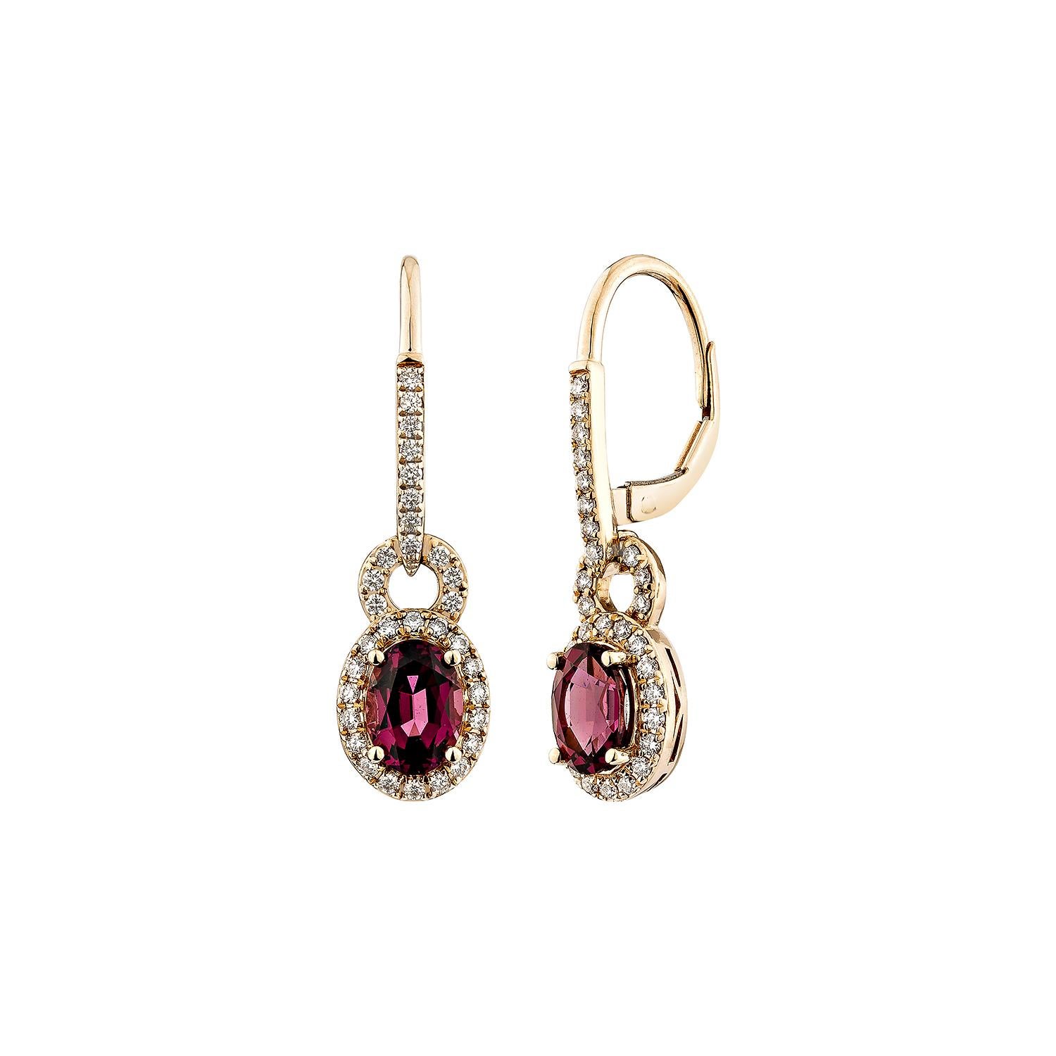 Taille ovale Sunita Nahata Rhodolite 2.07 carats Boucles d'oreilles en 14 carats avec diamant blanc. en vente